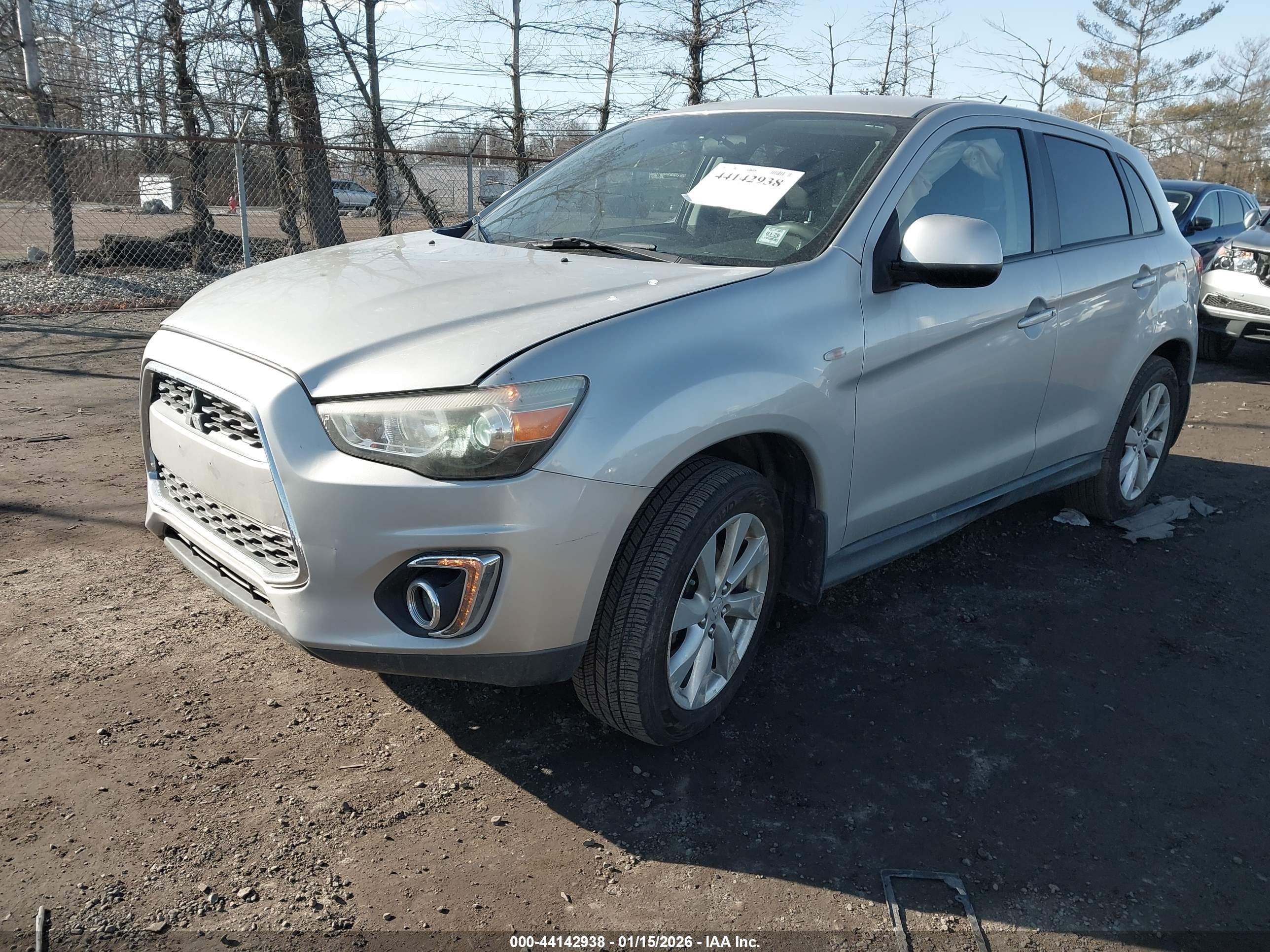 2014 Mitsubishi Outlander Sport Es Серебряный vin: 4A4AP3AUXEE003459