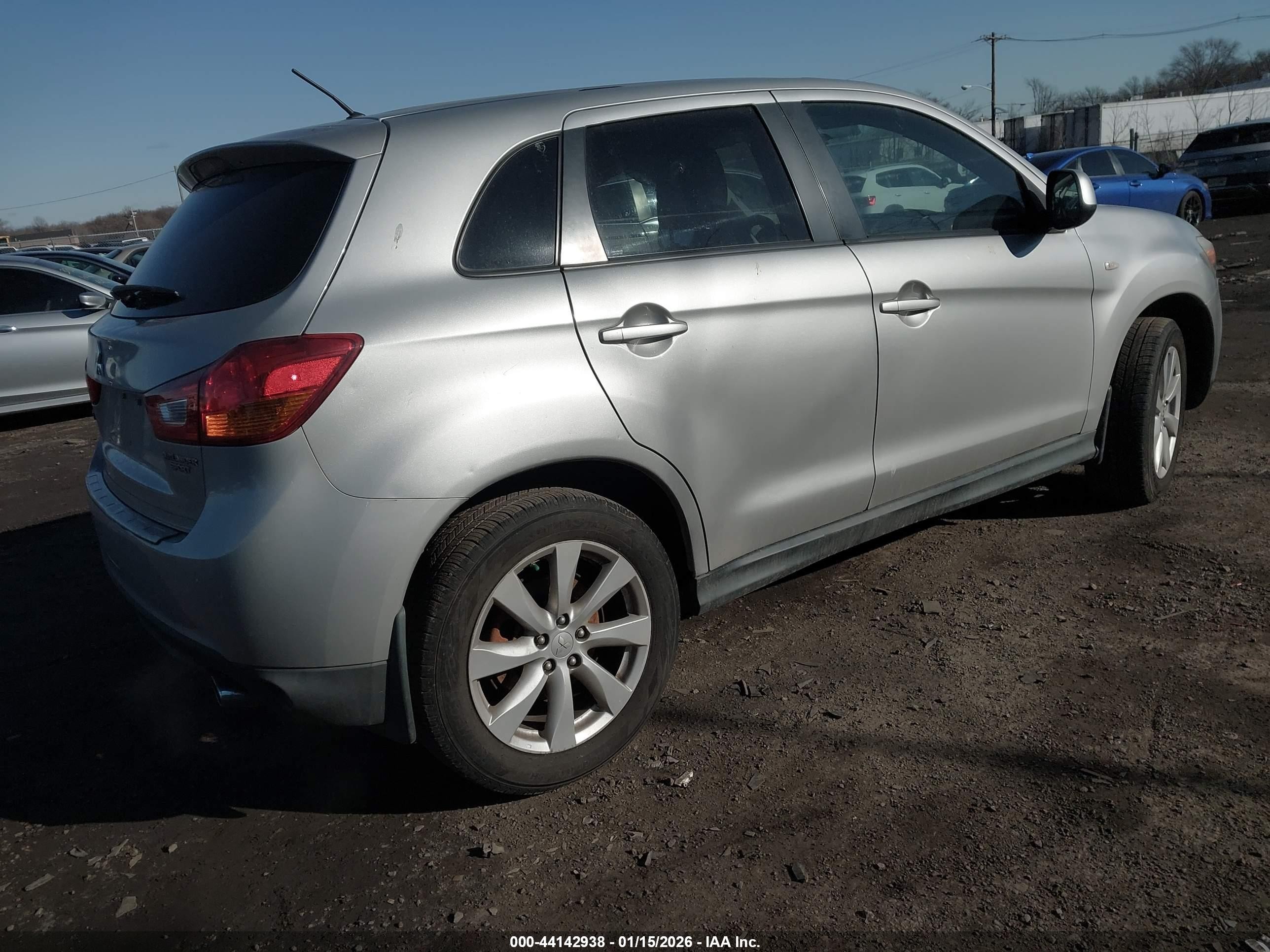 2014 Mitsubishi Outlander Sport Es Серебряный vin: 4A4AP3AUXEE003459