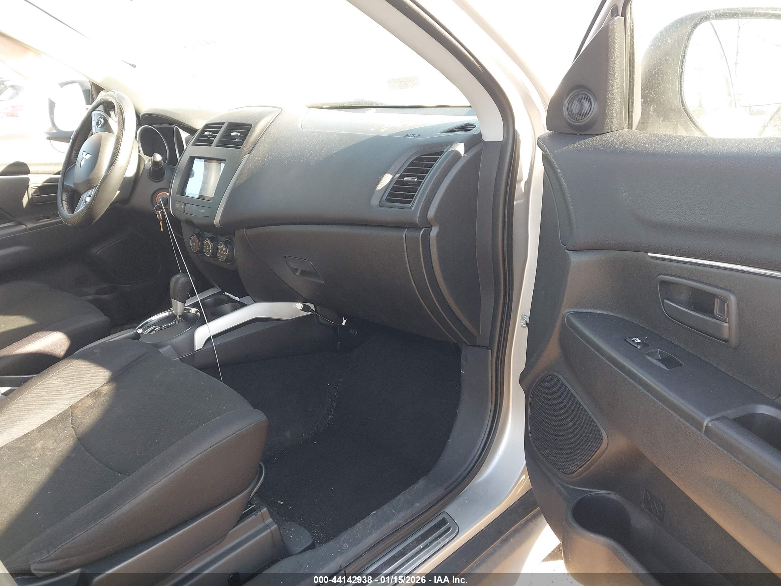 2014 Mitsubishi Outlander Sport Es Серебряный vin: 4A4AP3AUXEE003459