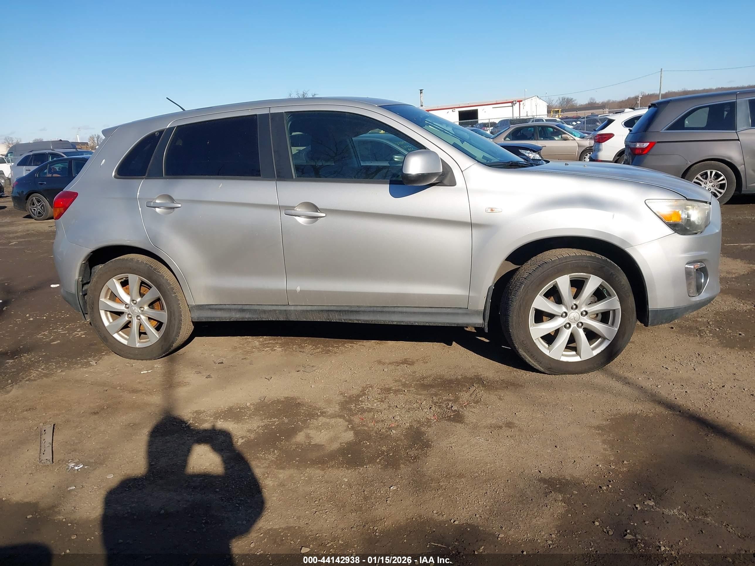 2014 Mitsubishi Outlander Sport Es Серебряный vin: 4A4AP3AUXEE003459