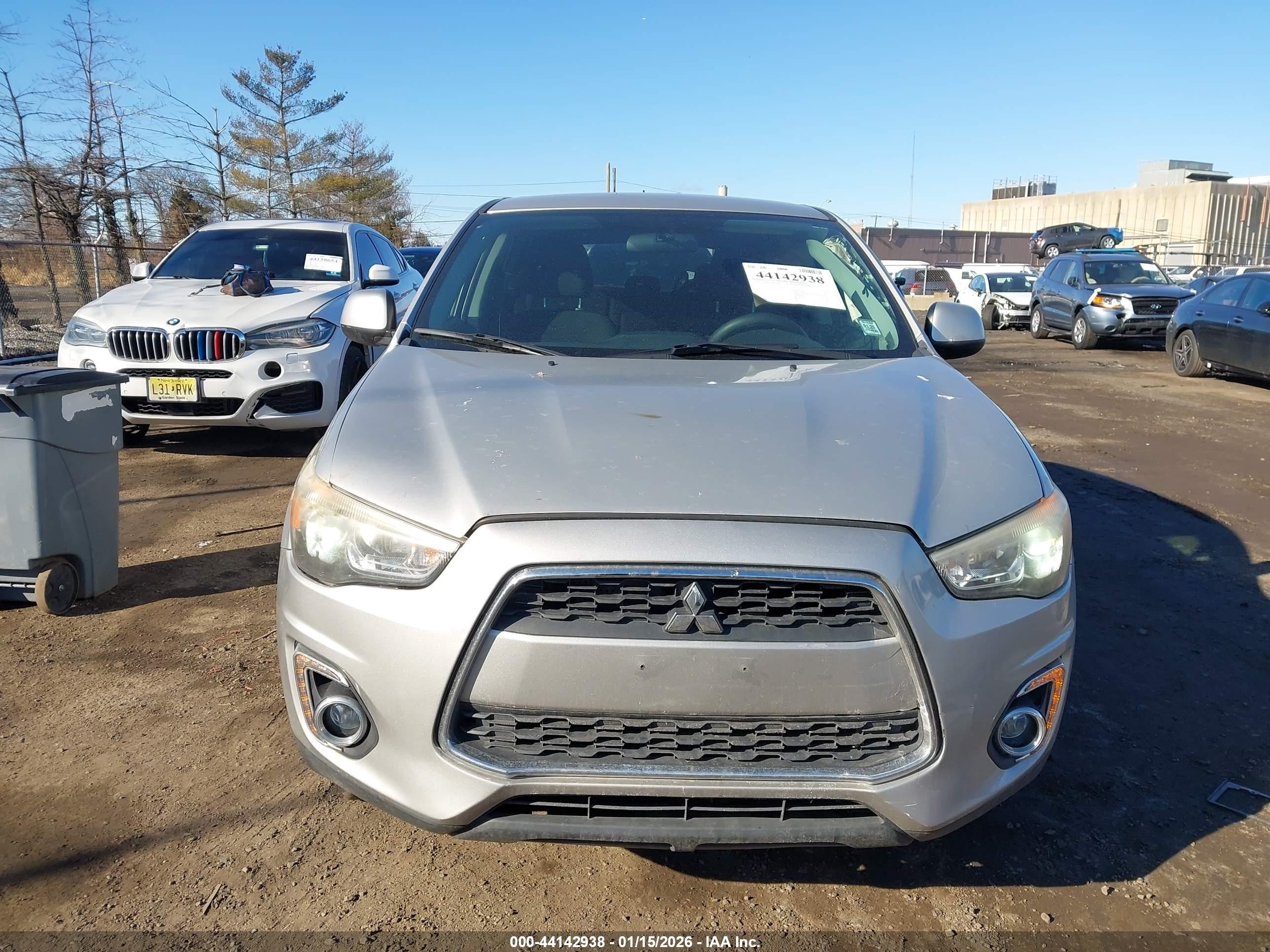 2014 Mitsubishi Outlander Sport Es Серебряный vin: 4A4AP3AUXEE003459