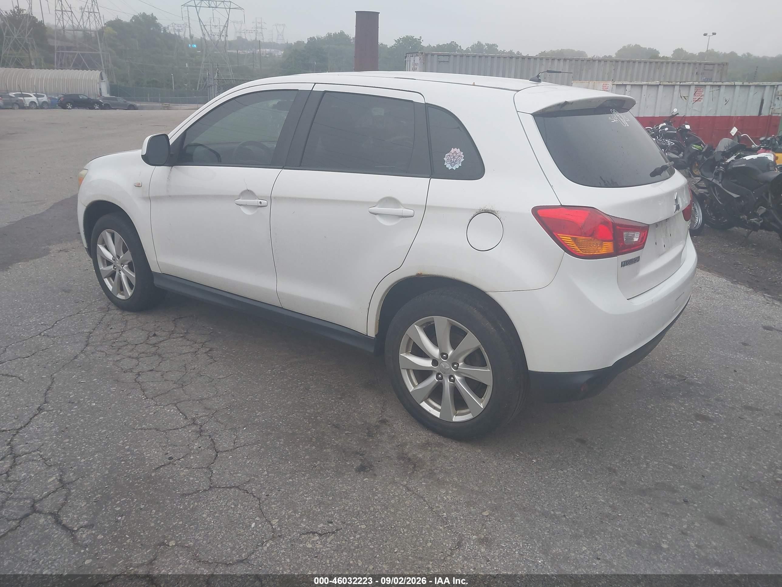 2014 Mitsubishi Outlander Sport Es Белый vin: 4A4AP3AUXEE004756