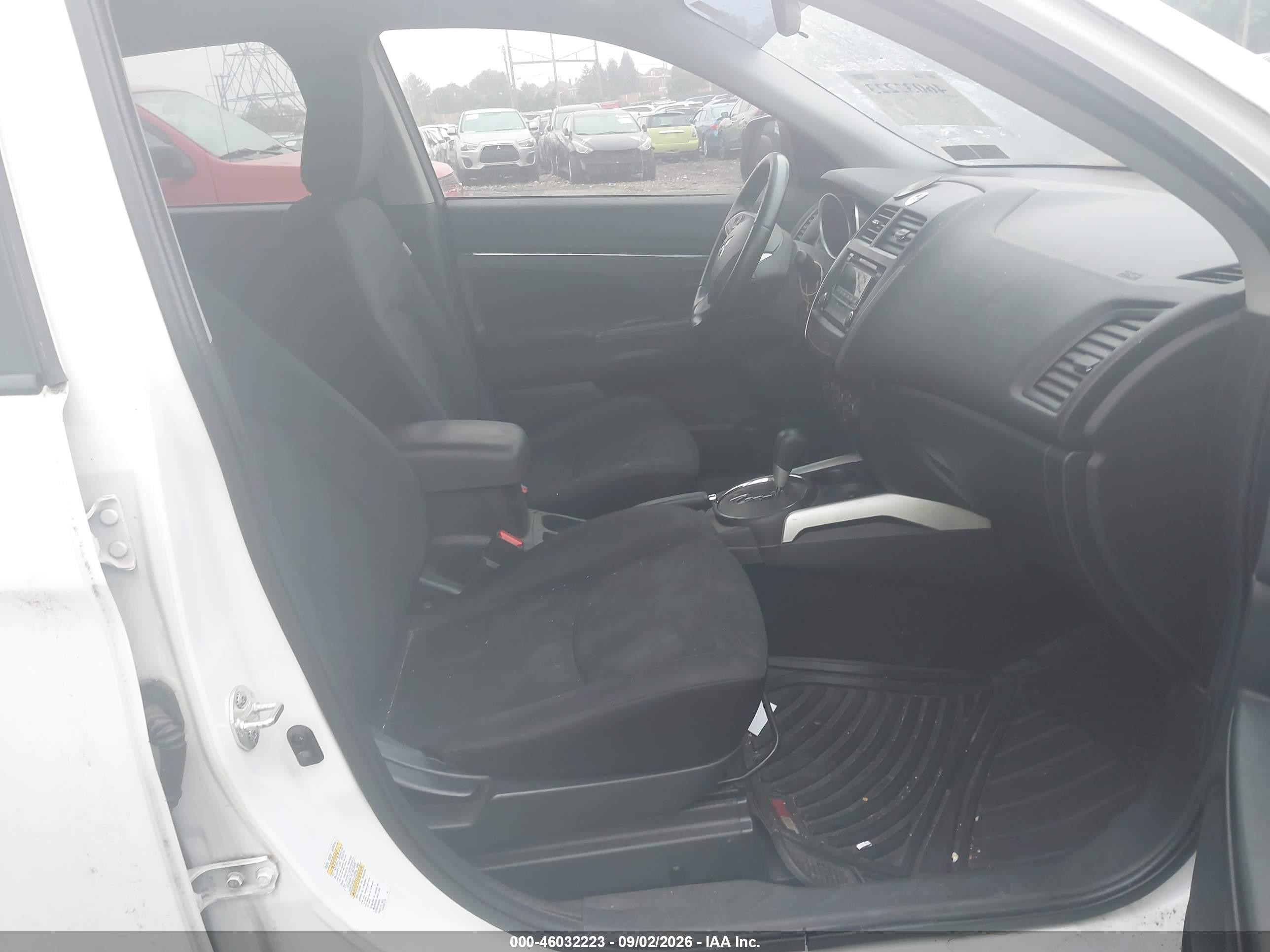 2014 Mitsubishi Outlander Sport Es Белый vin: 4A4AP3AUXEE004756