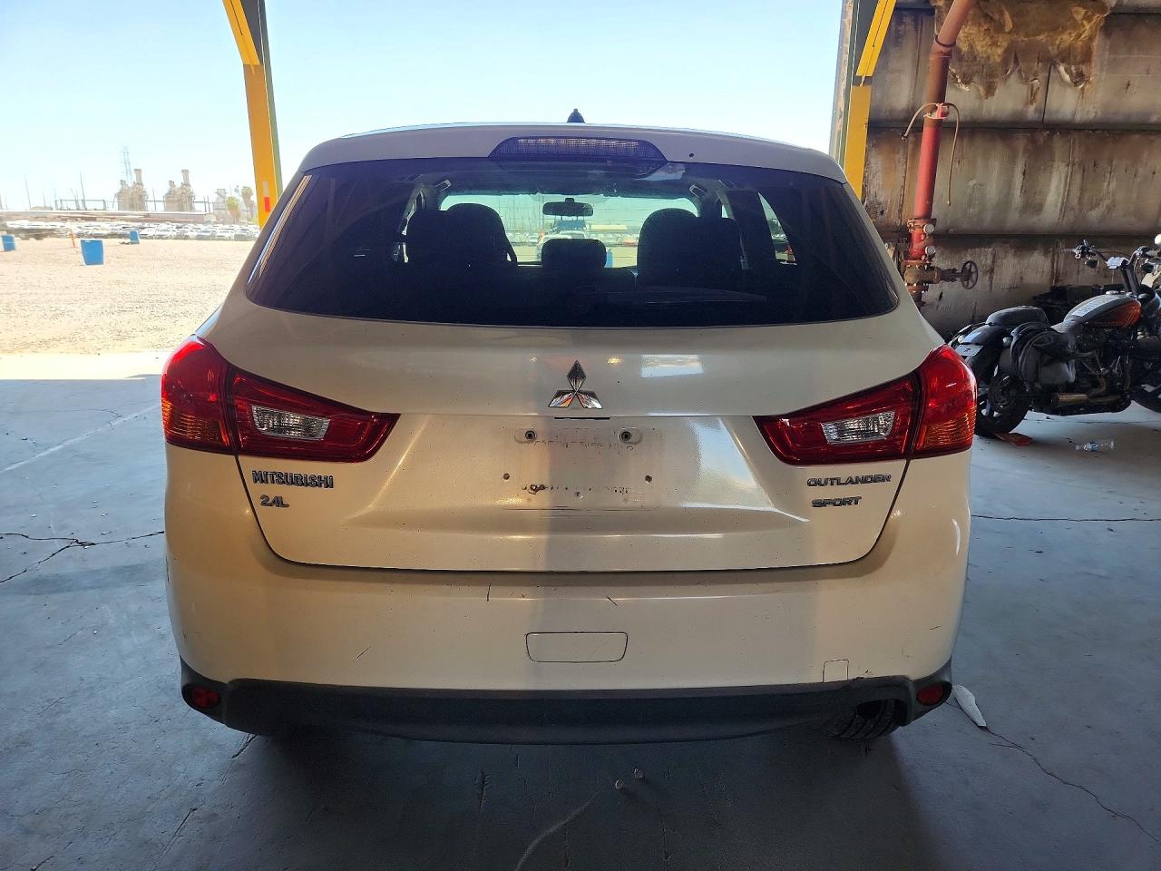 2015 Mitsubishi Outlander Sport Es White vin: 4A4AP3AW1FE033646