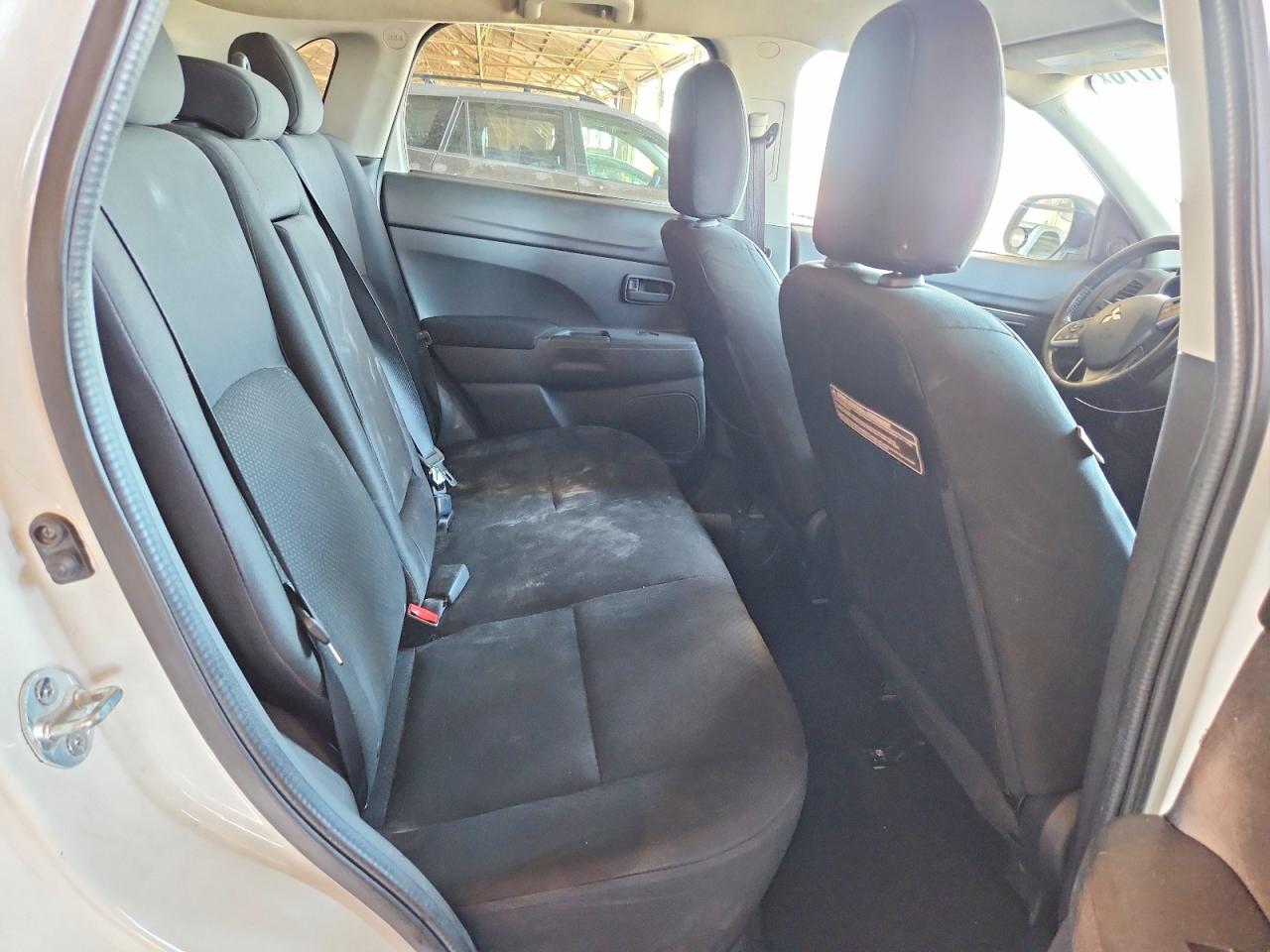 2015 Mitsubishi Outlander Sport Es White vin: 4A4AP3AW1FE033646