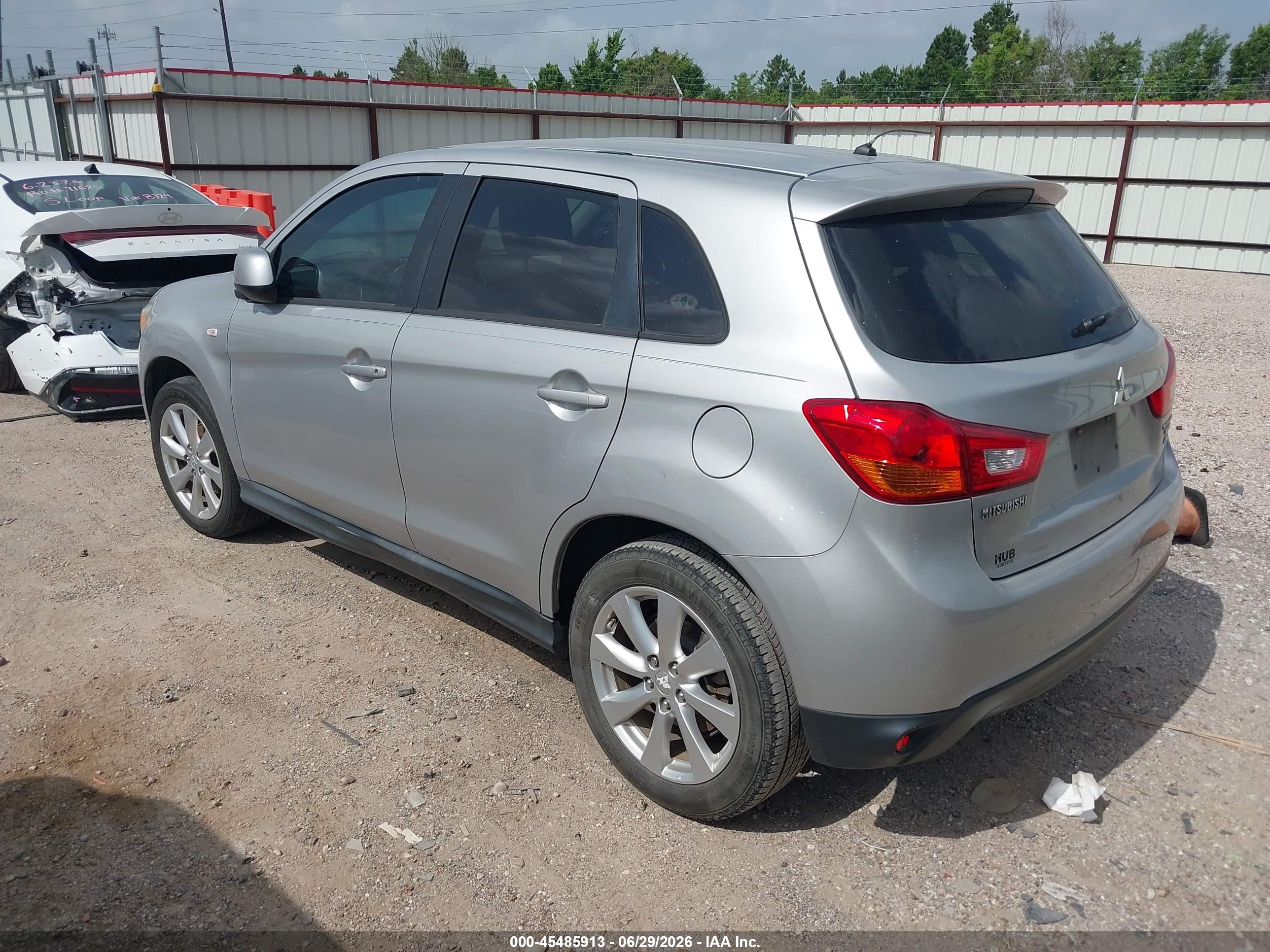 2015 Mitsubishi Outlander Sport Es Серебряный vin: 4A4AP3AW3FE029582