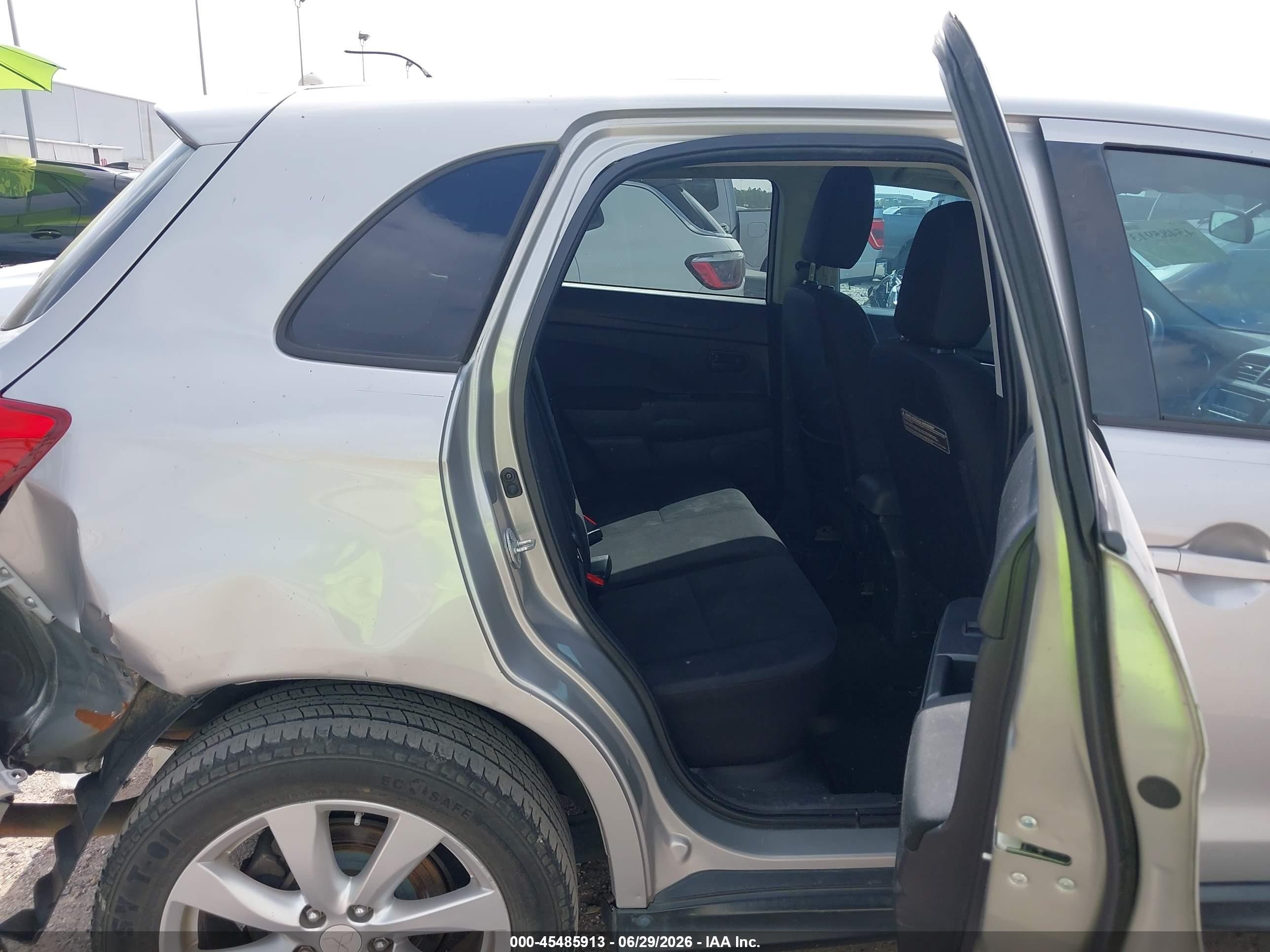 2015 Mitsubishi Outlander Sport Es Серебряный vin: 4A4AP3AW3FE029582