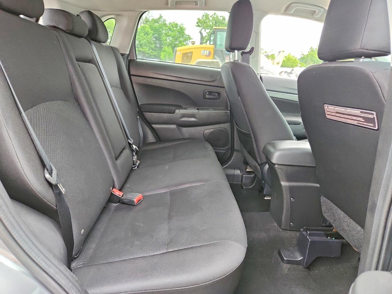 2015 Mitsubishi Outlander Sport Es Silver vin: 4A4AP3AW7FE037328