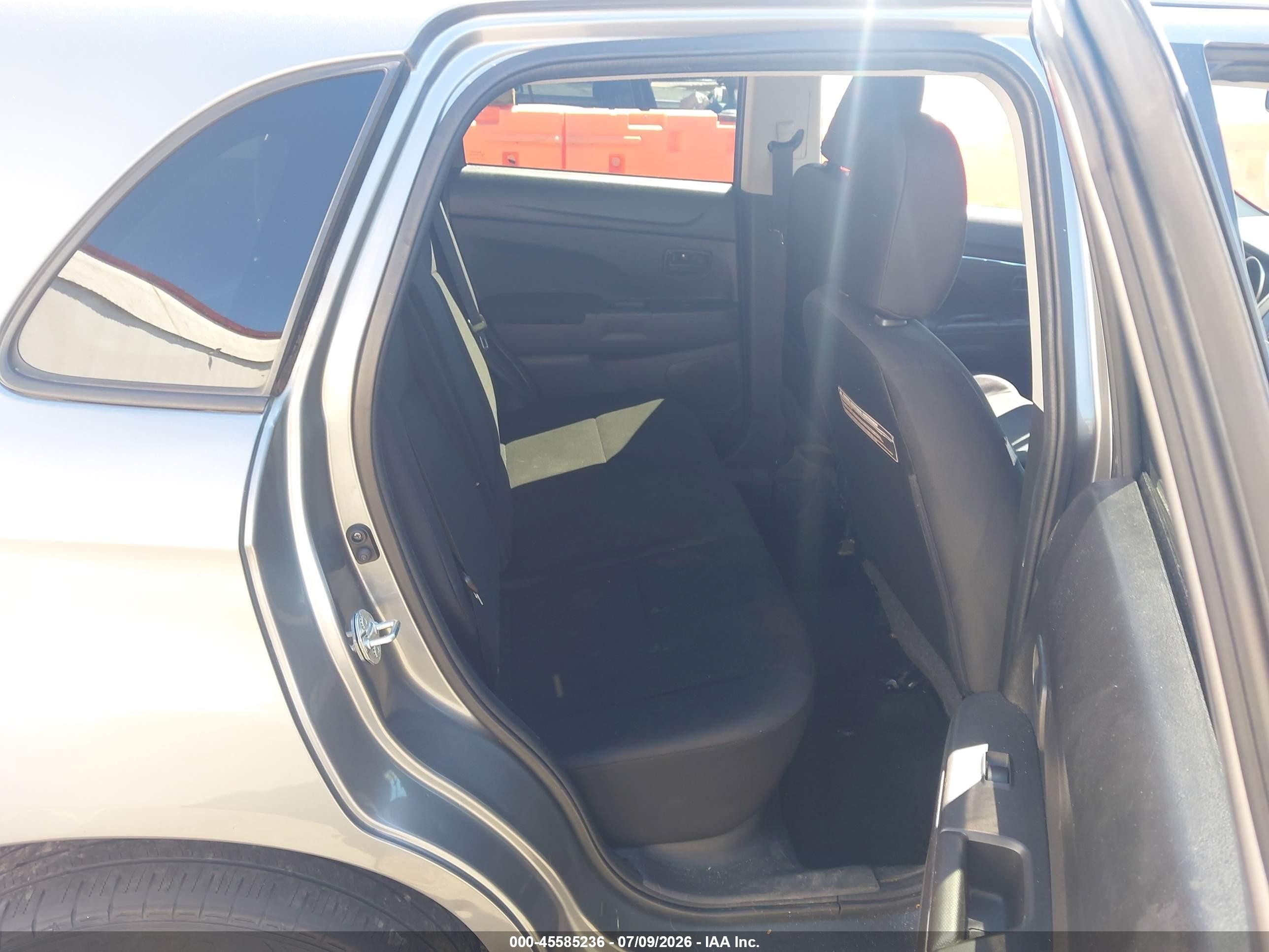2015 Mitsubishi Outlander Sport Es Silver vin: 4A4AP3AW8FE045227