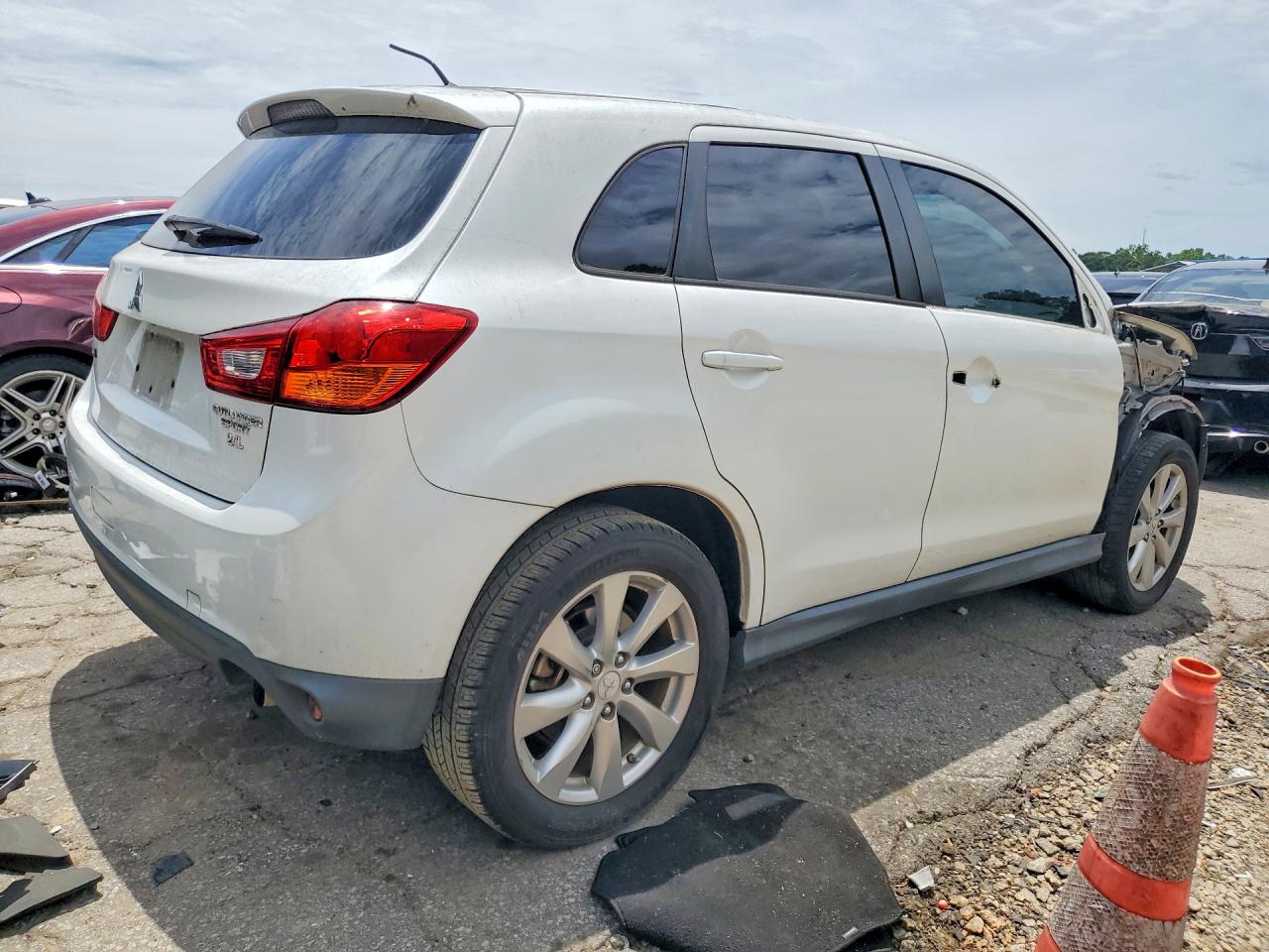 2015 Mitsubishi Outlander Sport Es Белый vin: 4A4AP3AW9FE052851
