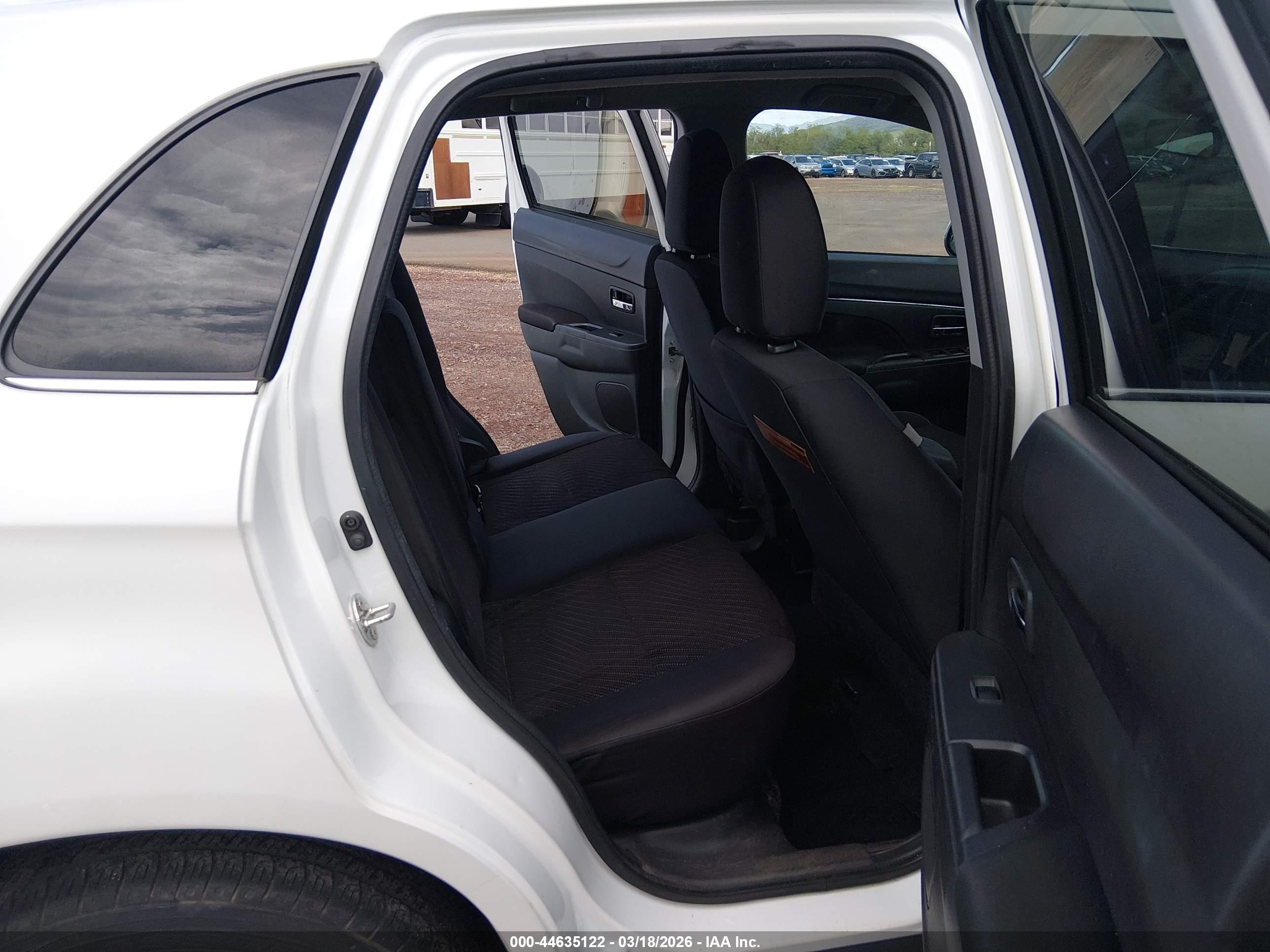 2014 Mitsubishi Outlander Sport Se White vin: 4A4AP4AU9EE020209