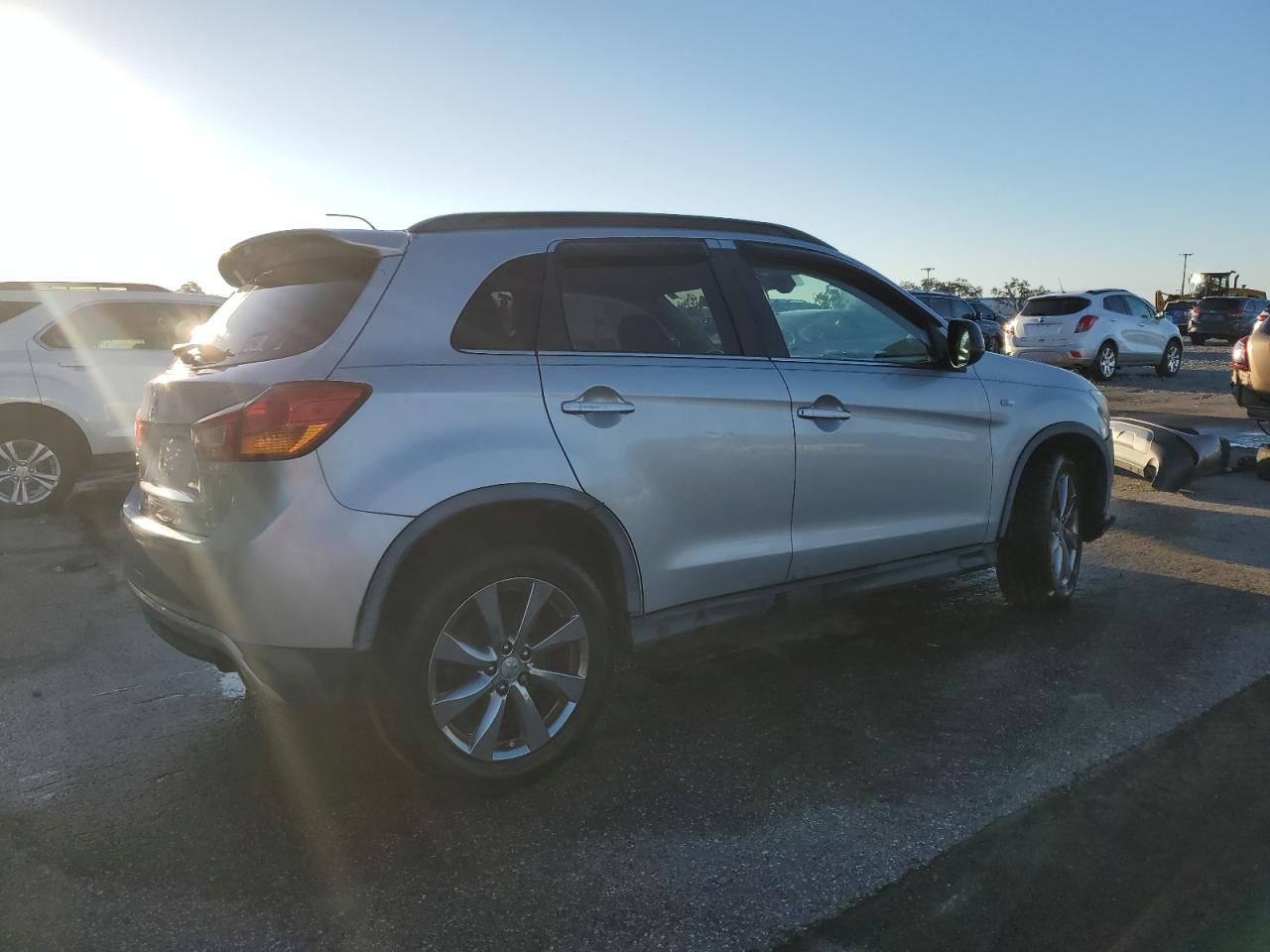 2013 Mitsubishi Outlander Sport Le Silver vin: 4A4AP5AU5DE023306