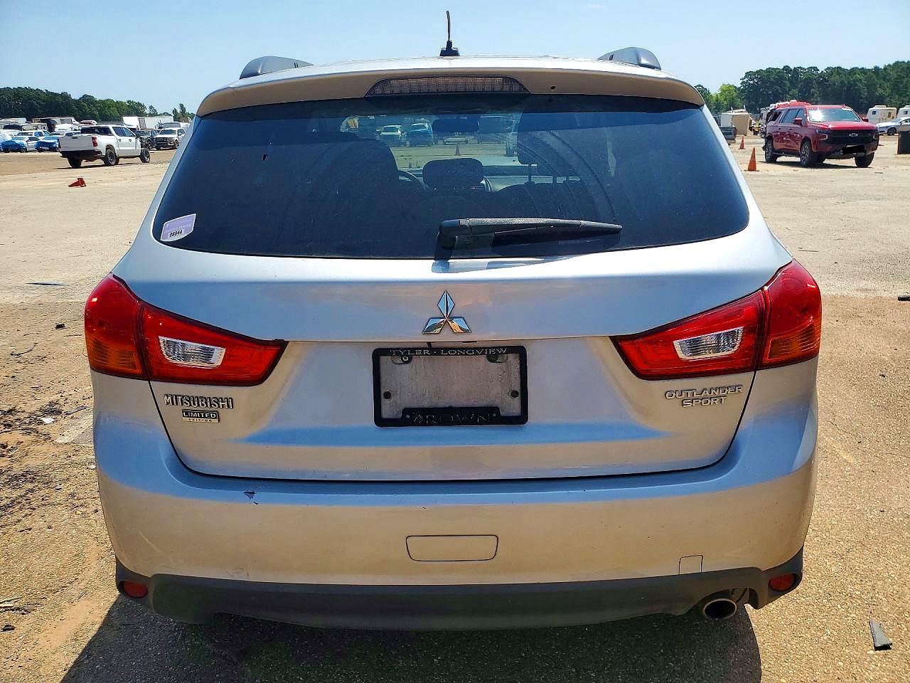 2013 Mitsubishi Outlander Sport Le Silver vin: 4A4AP5AU8DE023820