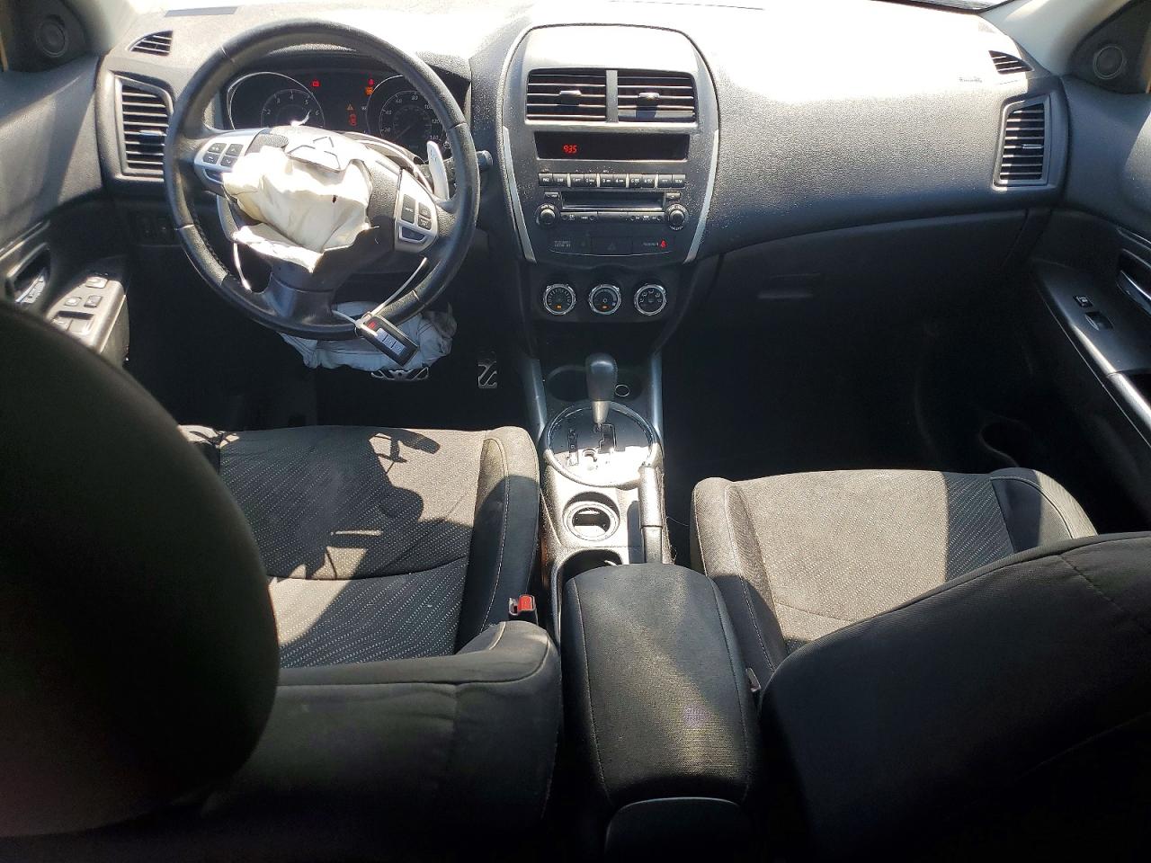 2013 Mitsubishi Outlander Sport Le Silver vin: 4A4AP5AU8DE023820