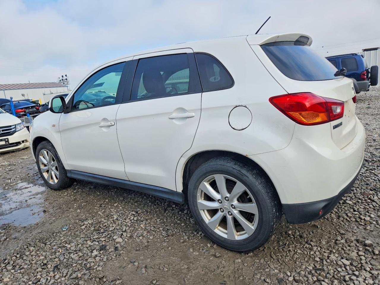2015 Mitsubishi Outlander Sport Es White vin: 4A4AR3AU2FE020431