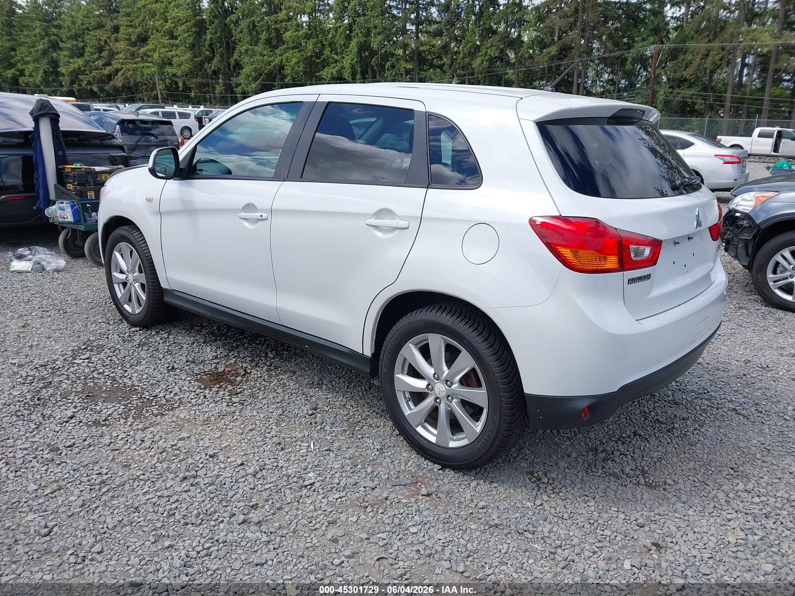 2015 Mitsubishi Outlander Sport Es White vin: 4A4AR3AU3FE015903