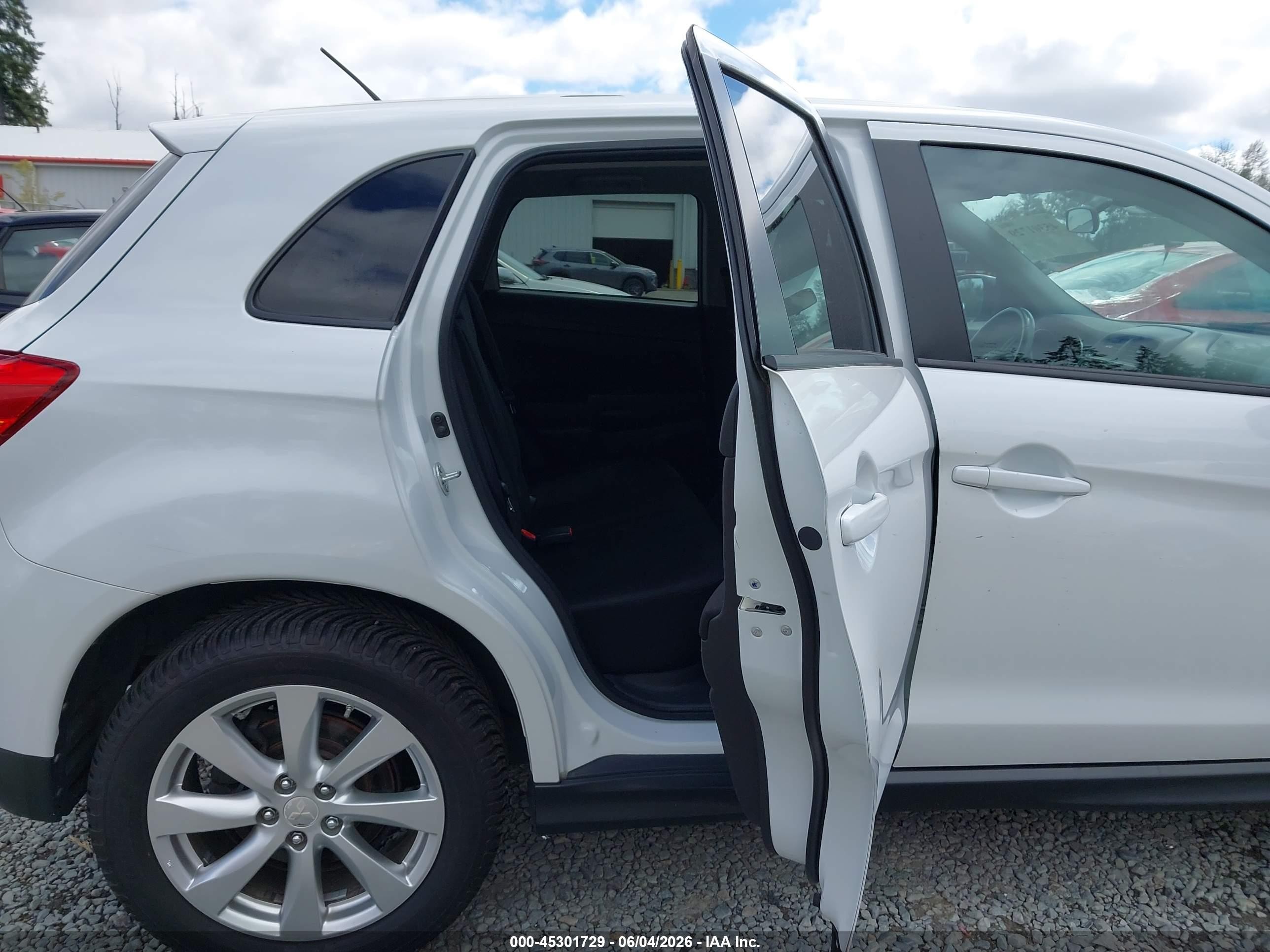 2015 Mitsubishi Outlander Sport Es White vin: 4A4AR3AU3FE015903