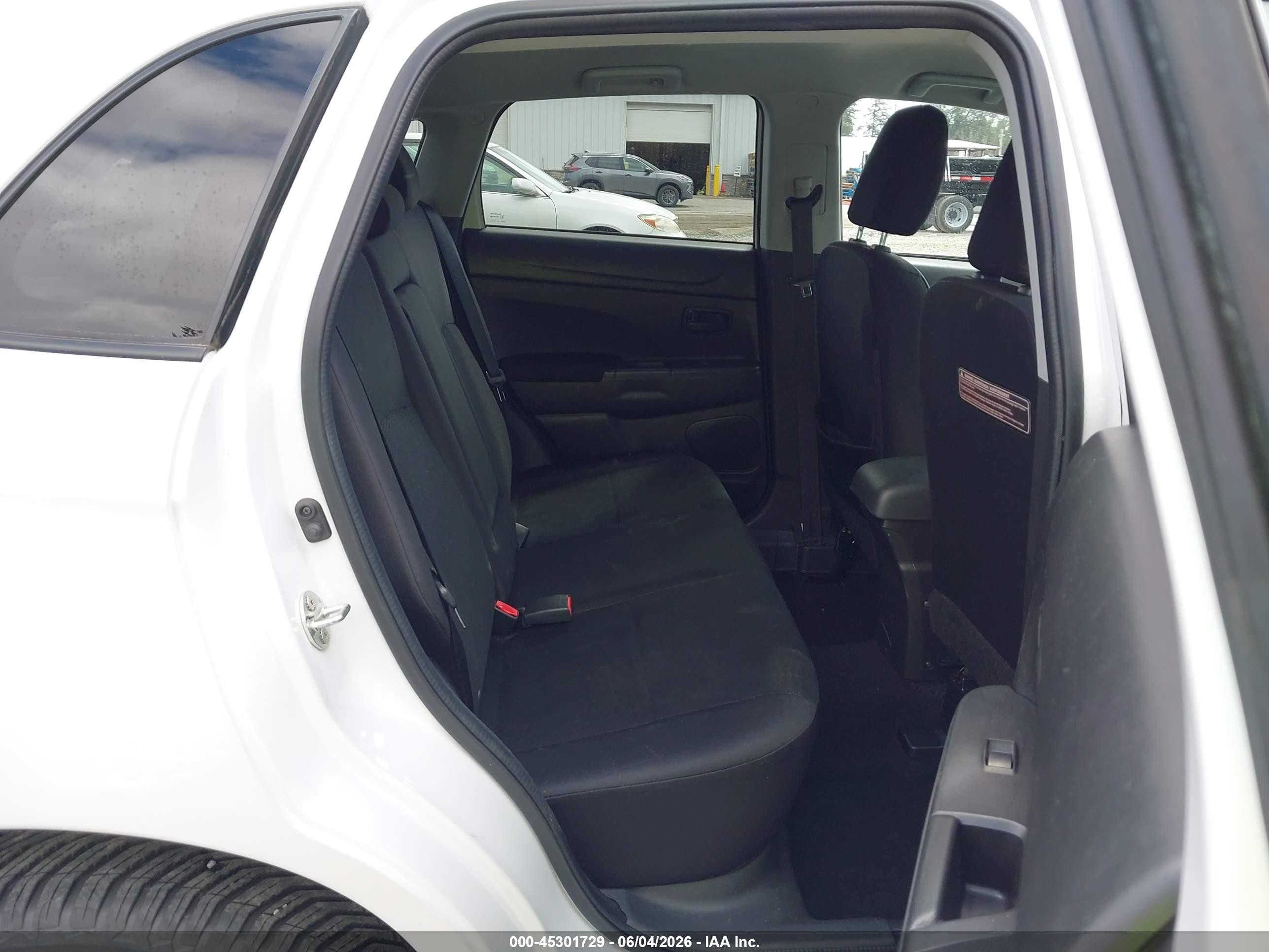 2015 Mitsubishi Outlander Sport Es White vin: 4A4AR3AU3FE015903
