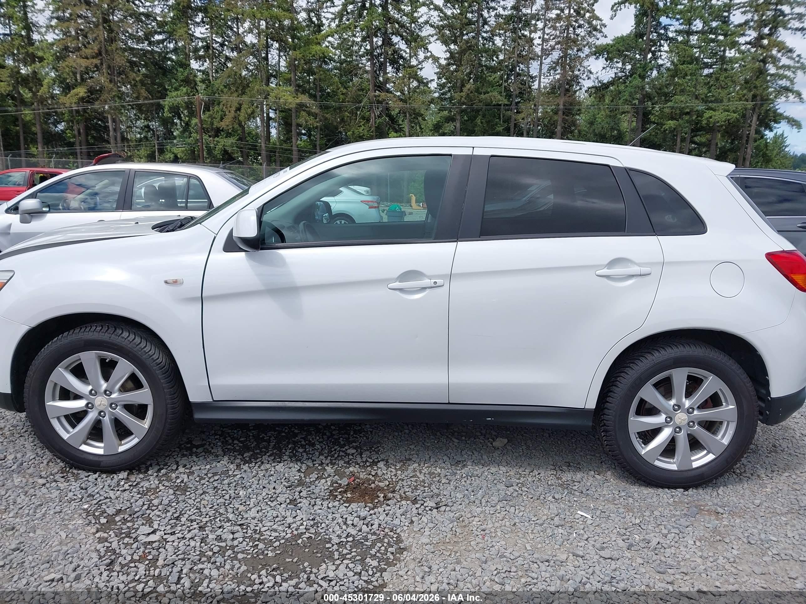 2015 Mitsubishi Outlander Sport Es White vin: 4A4AR3AU3FE015903