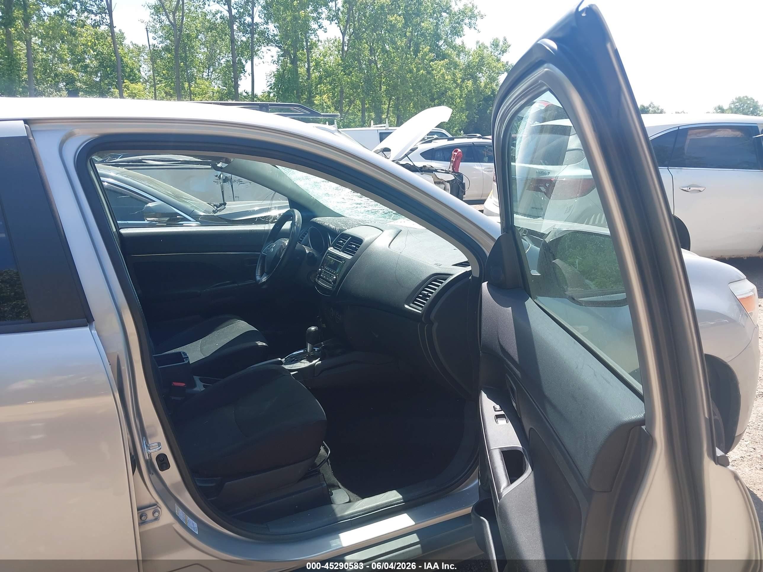 2015 Mitsubishi Outlander Sport Es Серебряный vin: 4A4AR3AU3FE016534