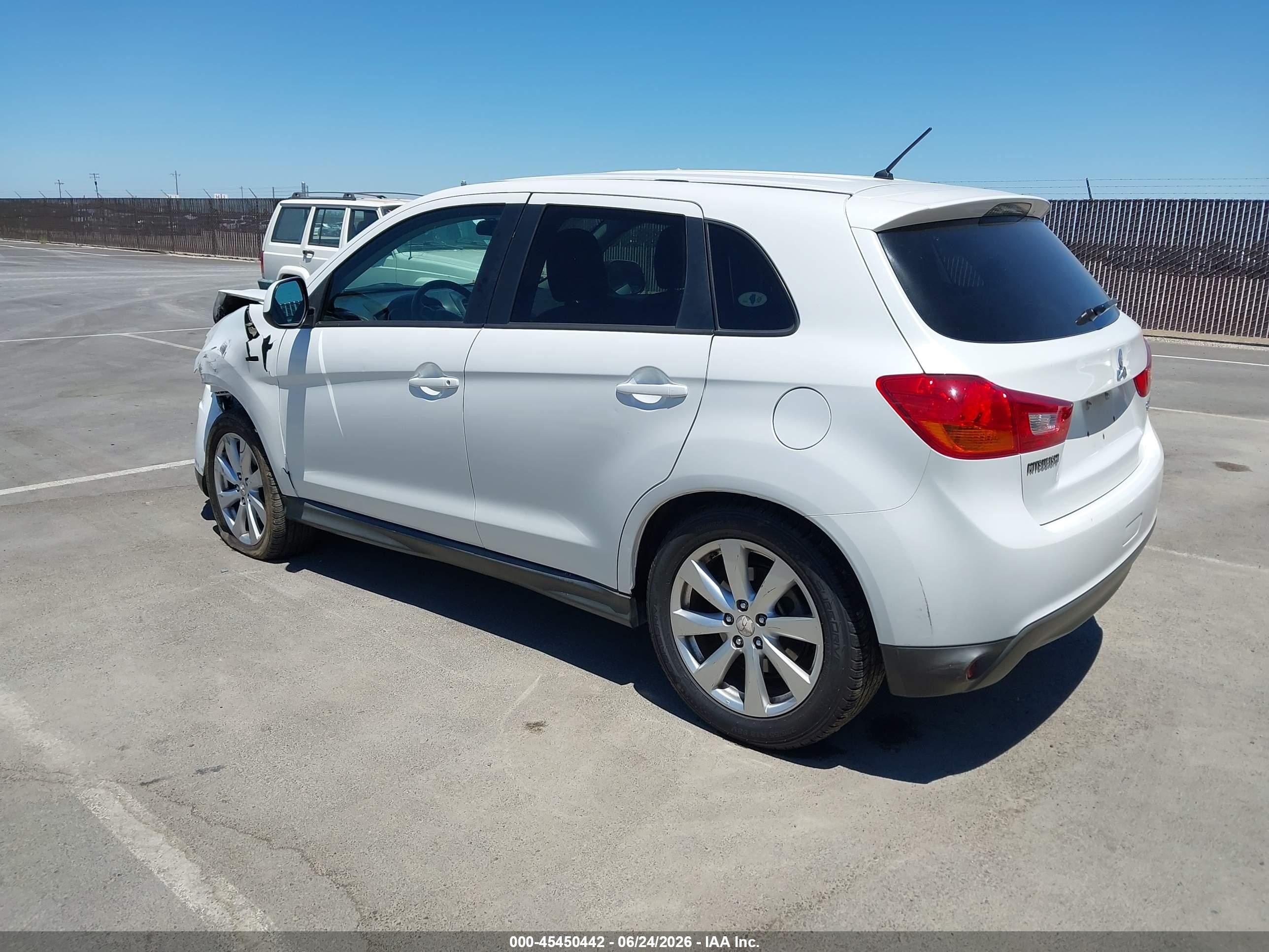 2015 Mitsubishi Outlander Sport Es Белый vin: 4A4AR3AU3FE040879
