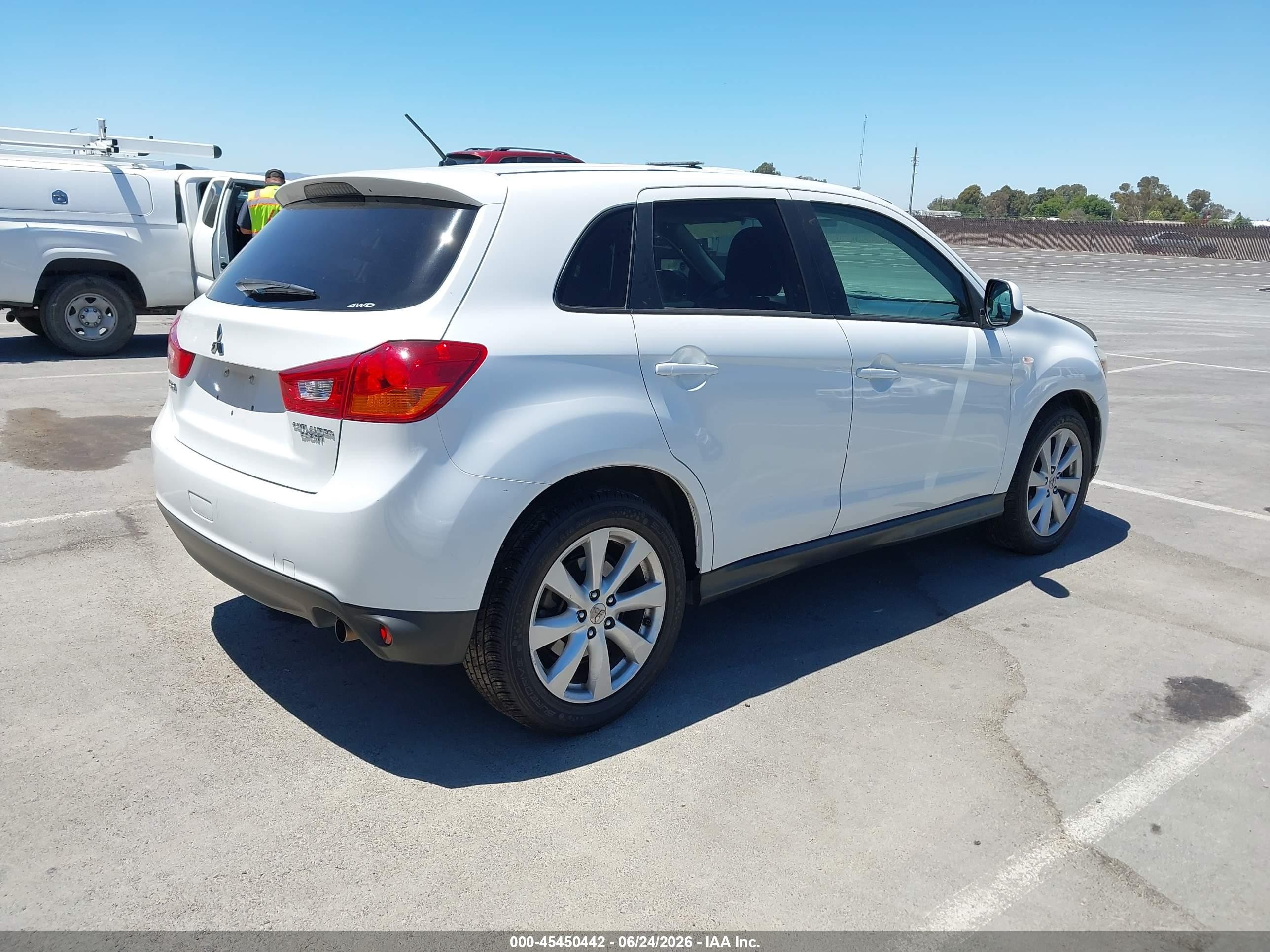 2015 Mitsubishi Outlander Sport Es Белый vin: 4A4AR3AU3FE040879