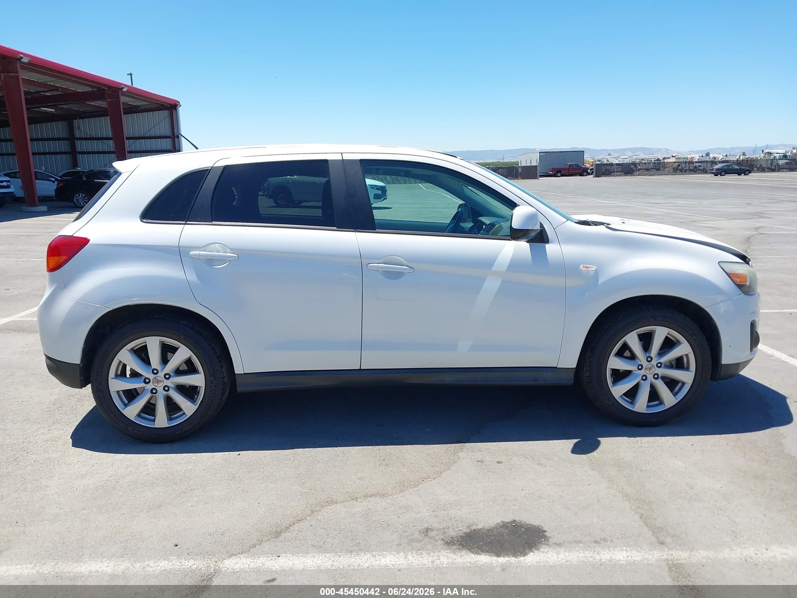2015 Mitsubishi Outlander Sport Es Белый vin: 4A4AR3AU3FE040879