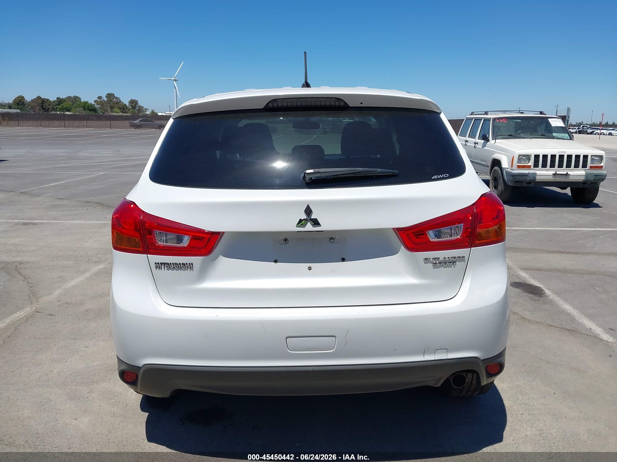 2015 Mitsubishi Outlander Sport Es Белый vin: 4A4AR3AU3FE040879