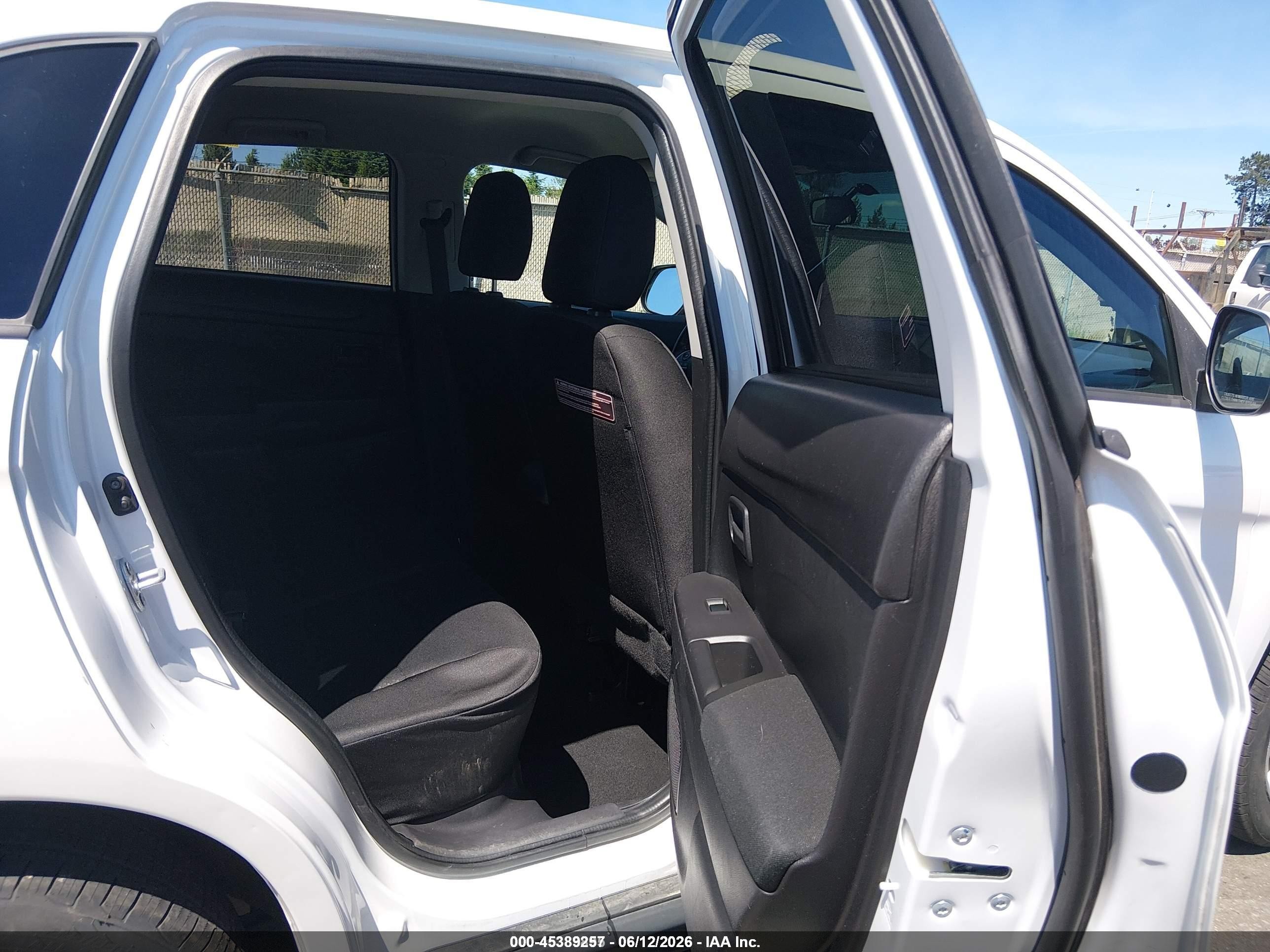 2015 Mitsubishi Outlander Sport Es White vin: 4A4AR3AU6FE044442