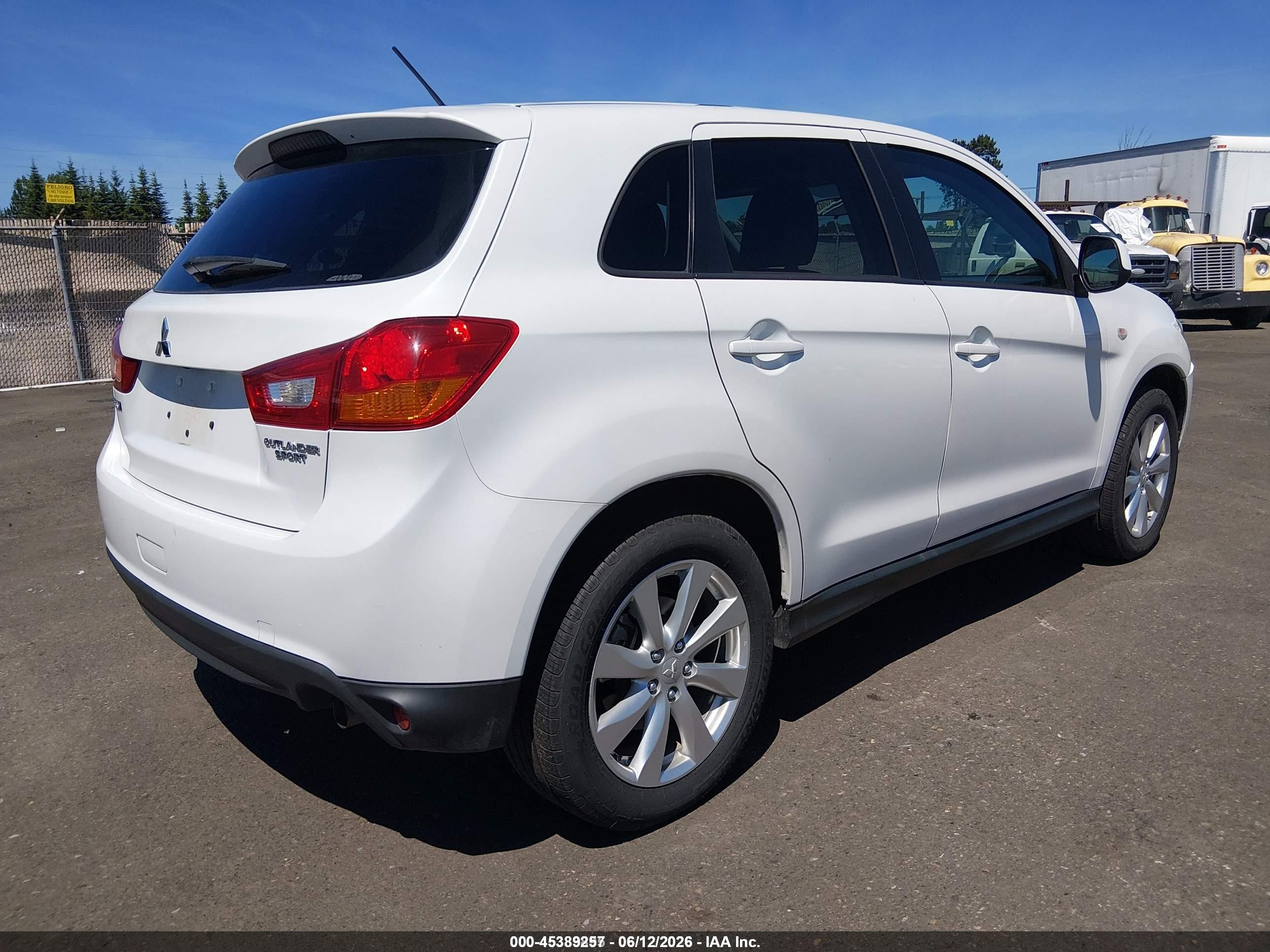 2015 Mitsubishi Outlander Sport Es White vin: 4A4AR3AU6FE044442