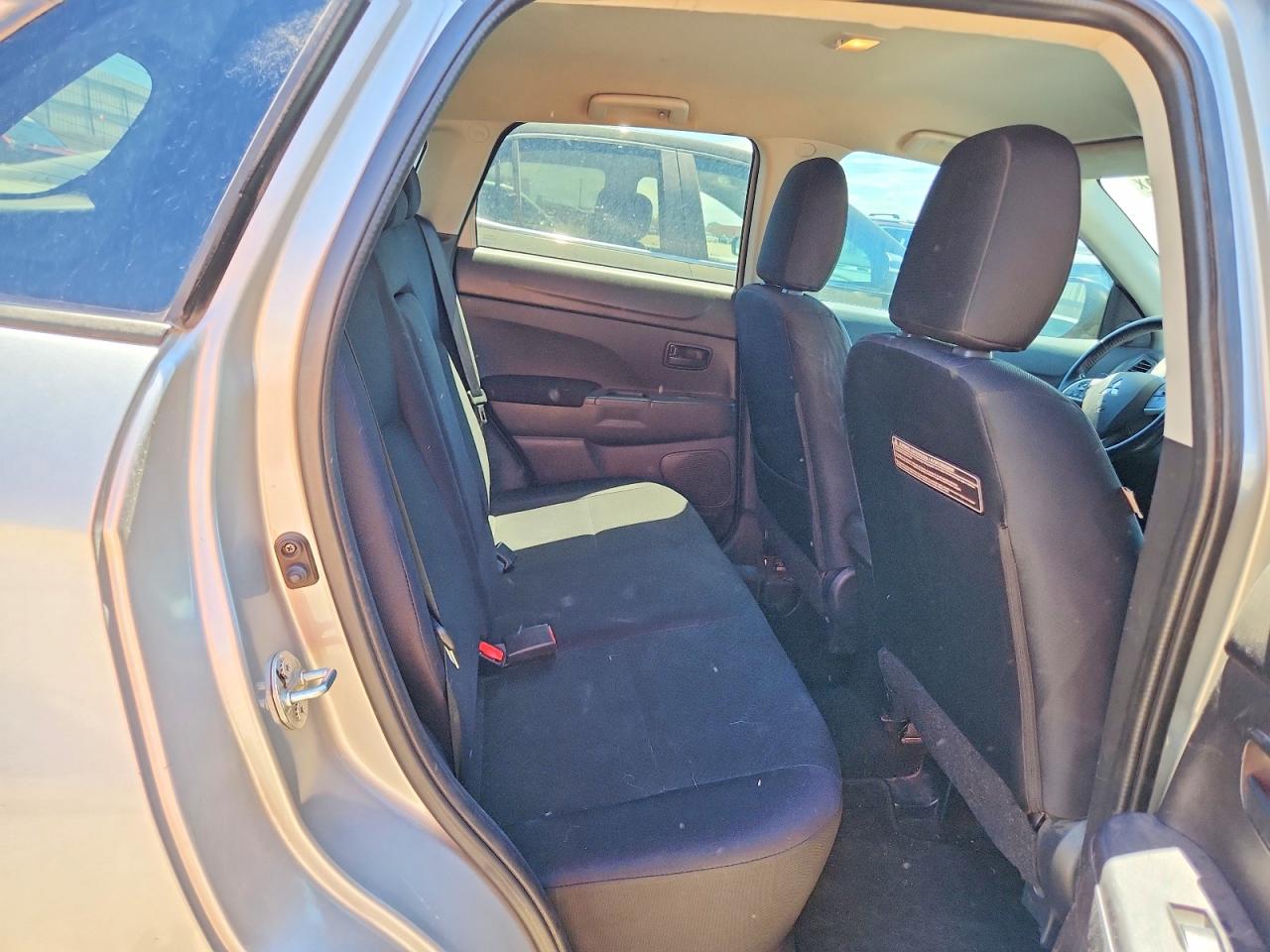 2015 Mitsubishi Outlander Sport Es Silver vin: 4A4AR3AU7FE030369