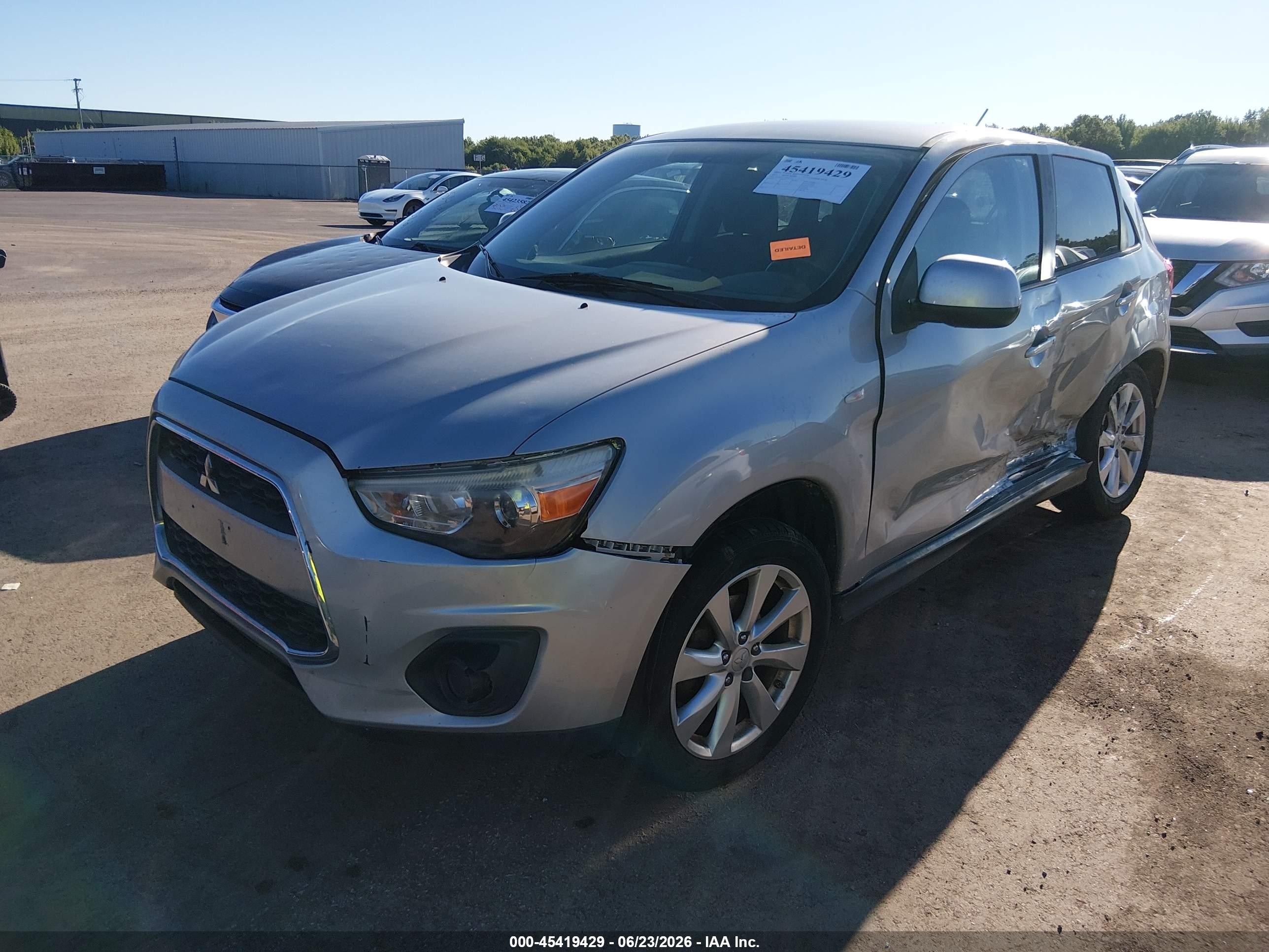 2015 Mitsubishi Outlander Sport Es Silver vin: 4A4AR3AU7FE047477