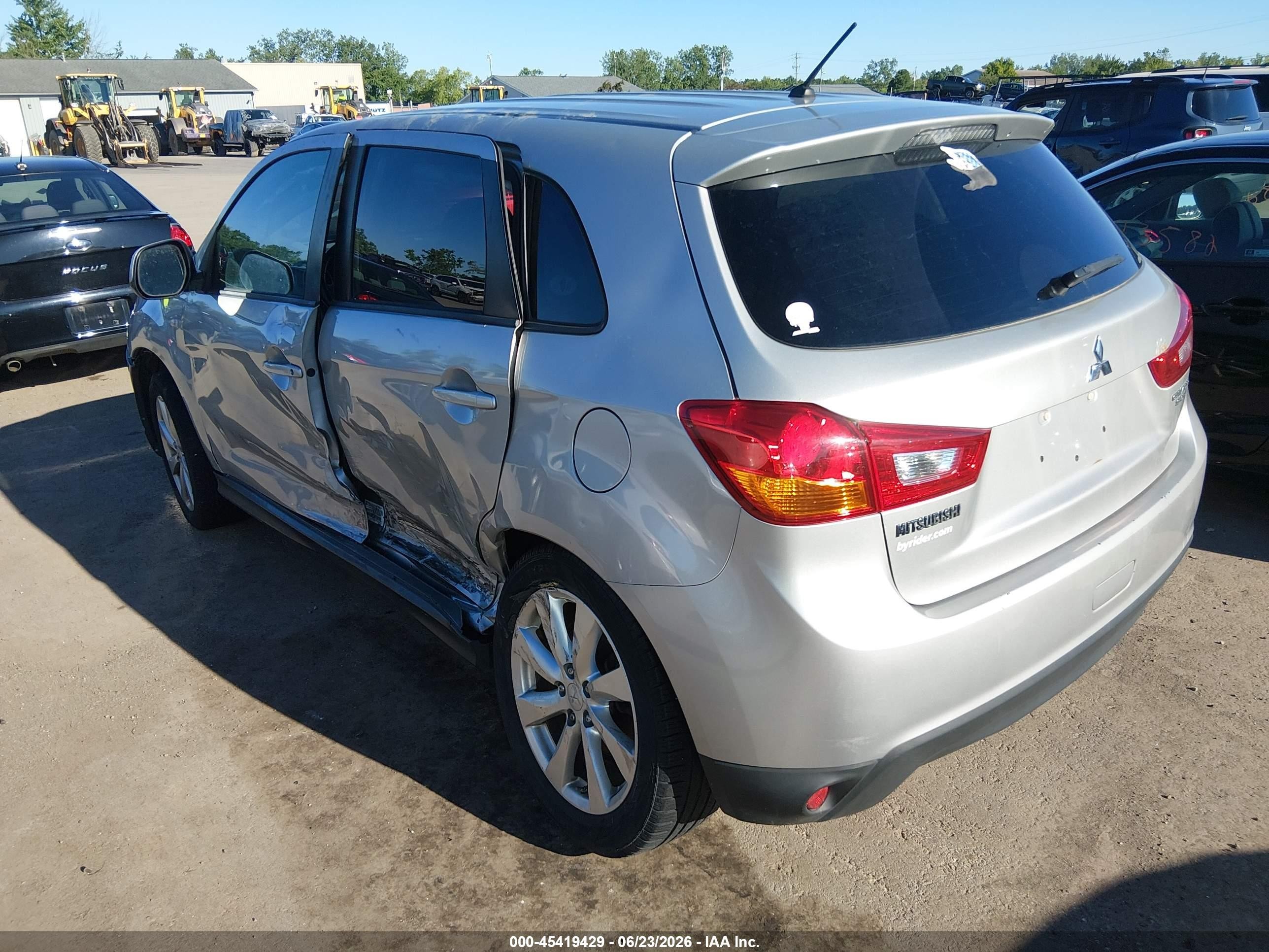 2015 Mitsubishi Outlander Sport Es Silver vin: 4A4AR3AU7FE047477