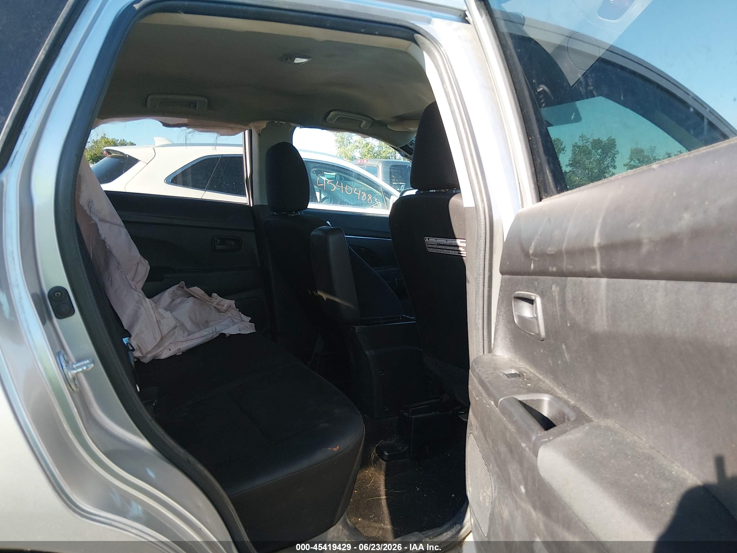 2015 Mitsubishi Outlander Sport Es Silver vin: 4A4AR3AU7FE047477