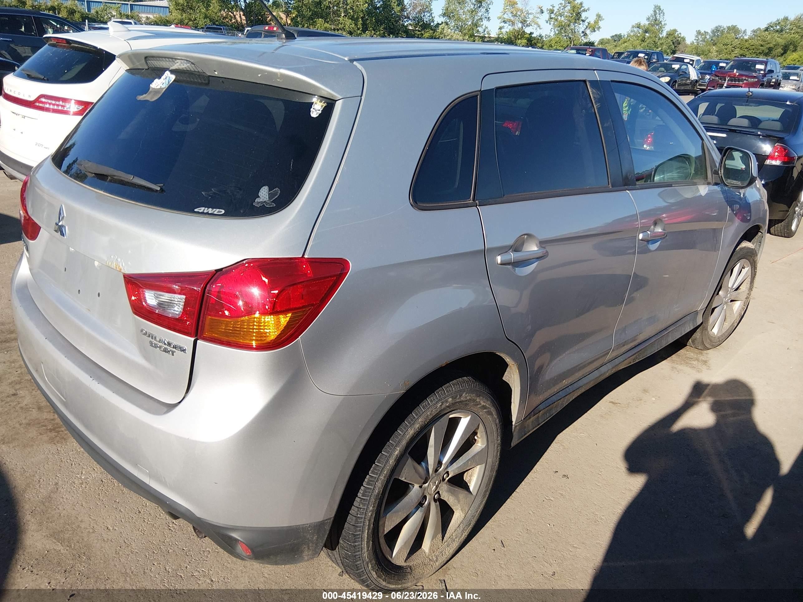 2015 Mitsubishi Outlander Sport Es Silver vin: 4A4AR3AU7FE047477