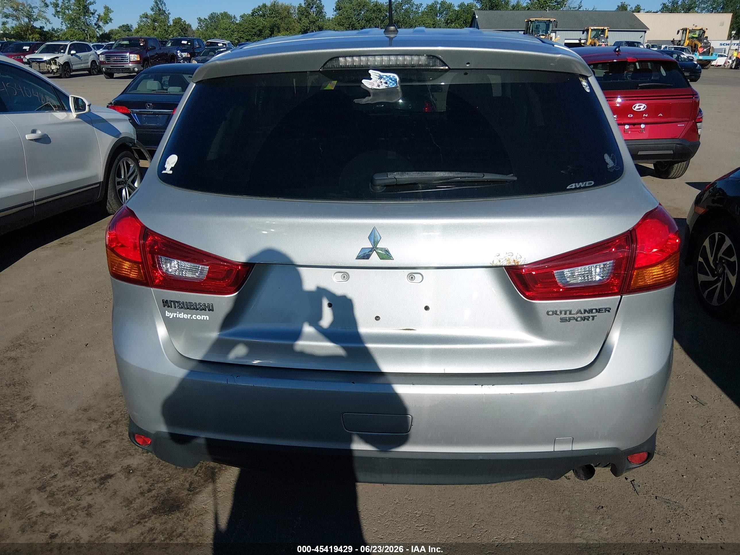 2015 Mitsubishi Outlander Sport Es Silver vin: 4A4AR3AU7FE047477