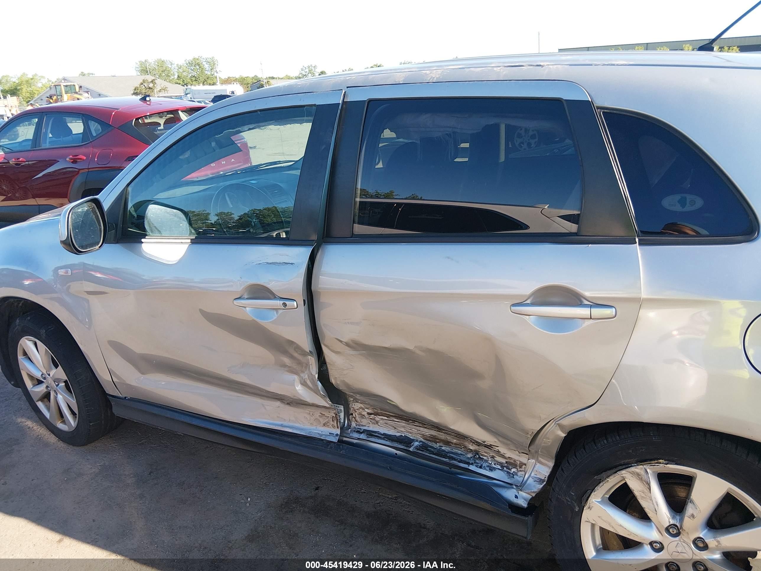 2015 Mitsubishi Outlander Sport Es Silver vin: 4A4AR3AU7FE047477