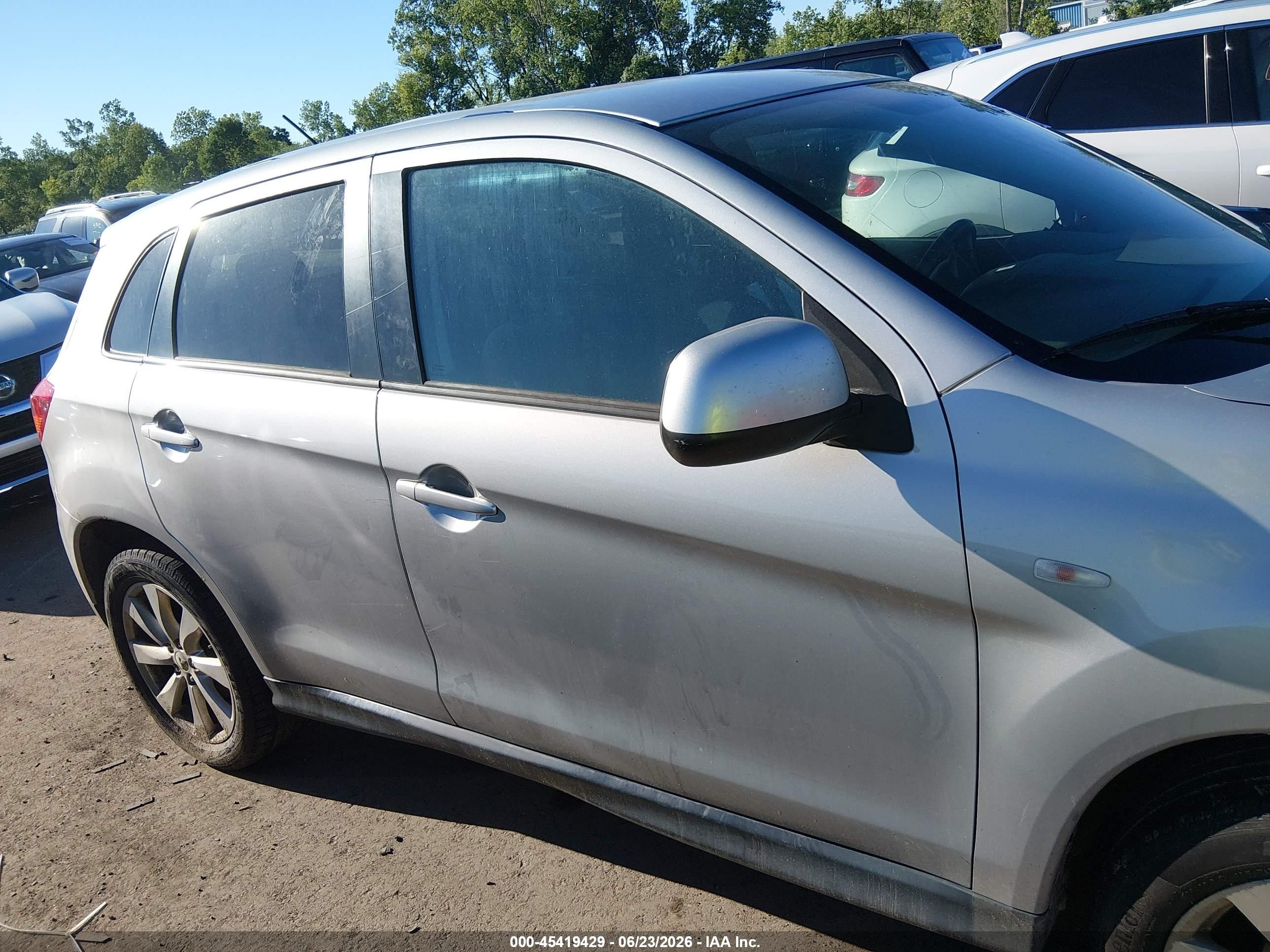 2015 Mitsubishi Outlander Sport Es Silver vin: 4A4AR3AU7FE047477
