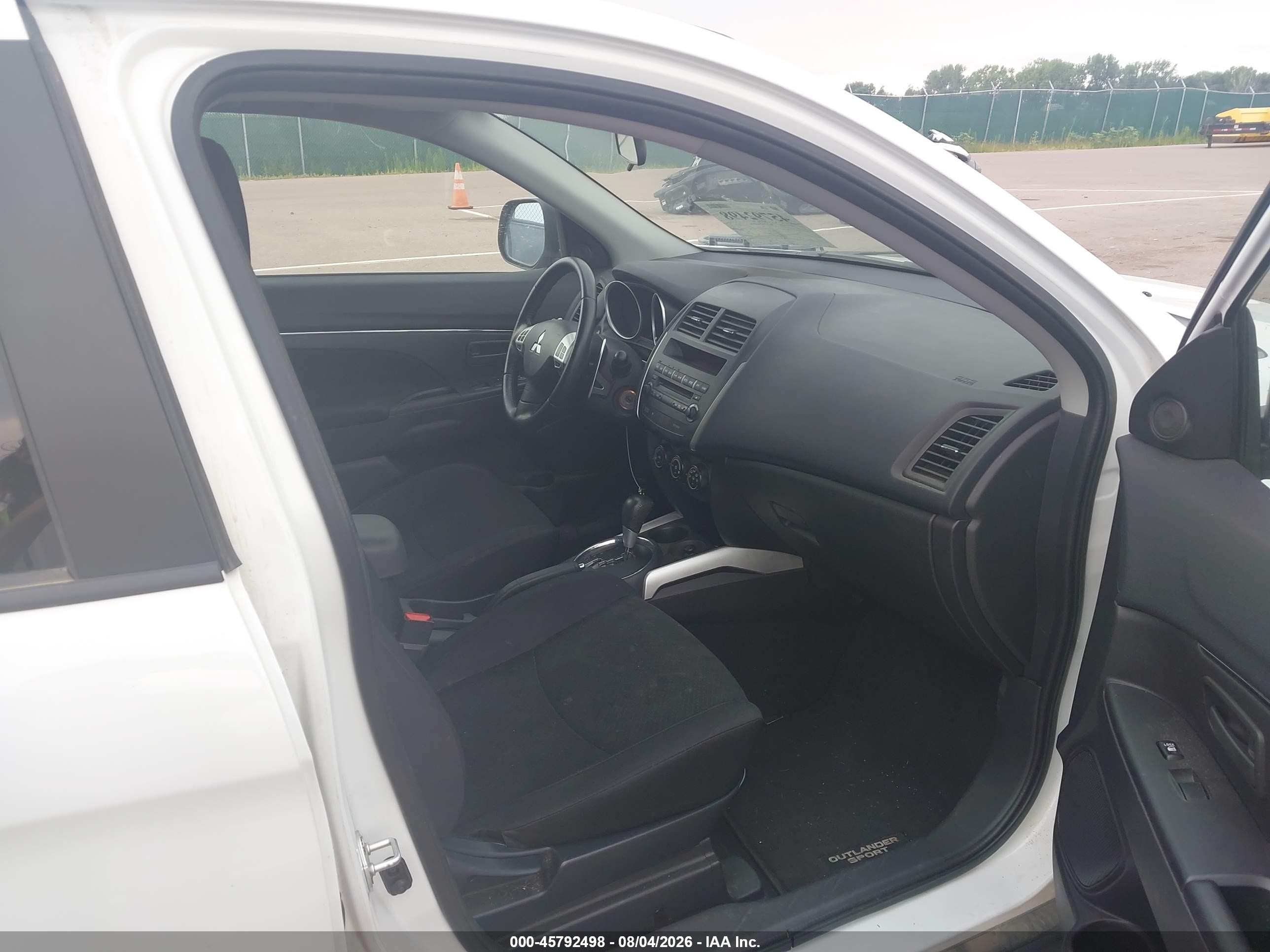 2013 Mitsubishi Outlander Sport Es White vin: 4A4AR3AU8DE016252