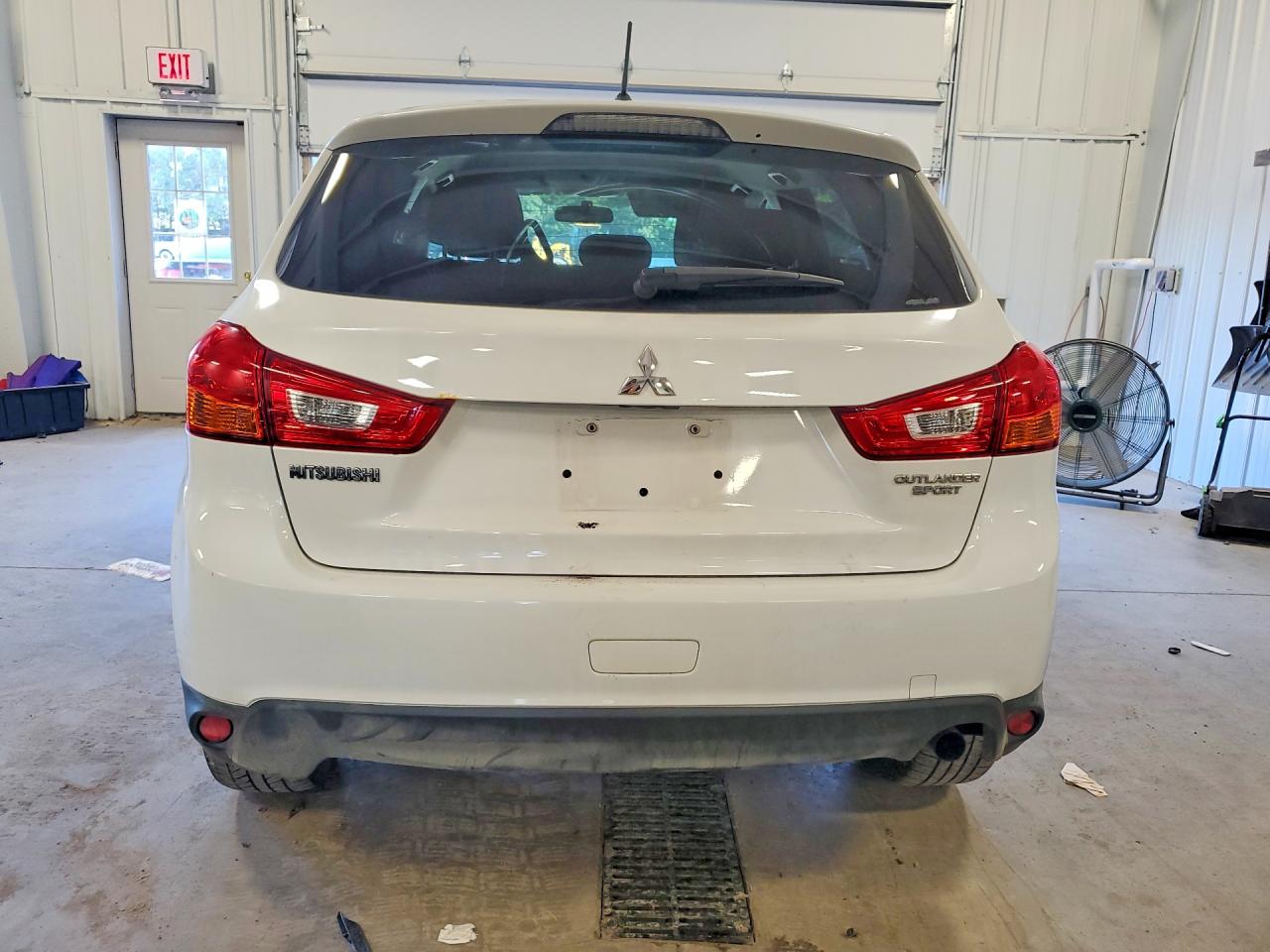 2015 Mitsubishi Outlander Sport Es Белый vin: 4A4AR3AUXFE004591