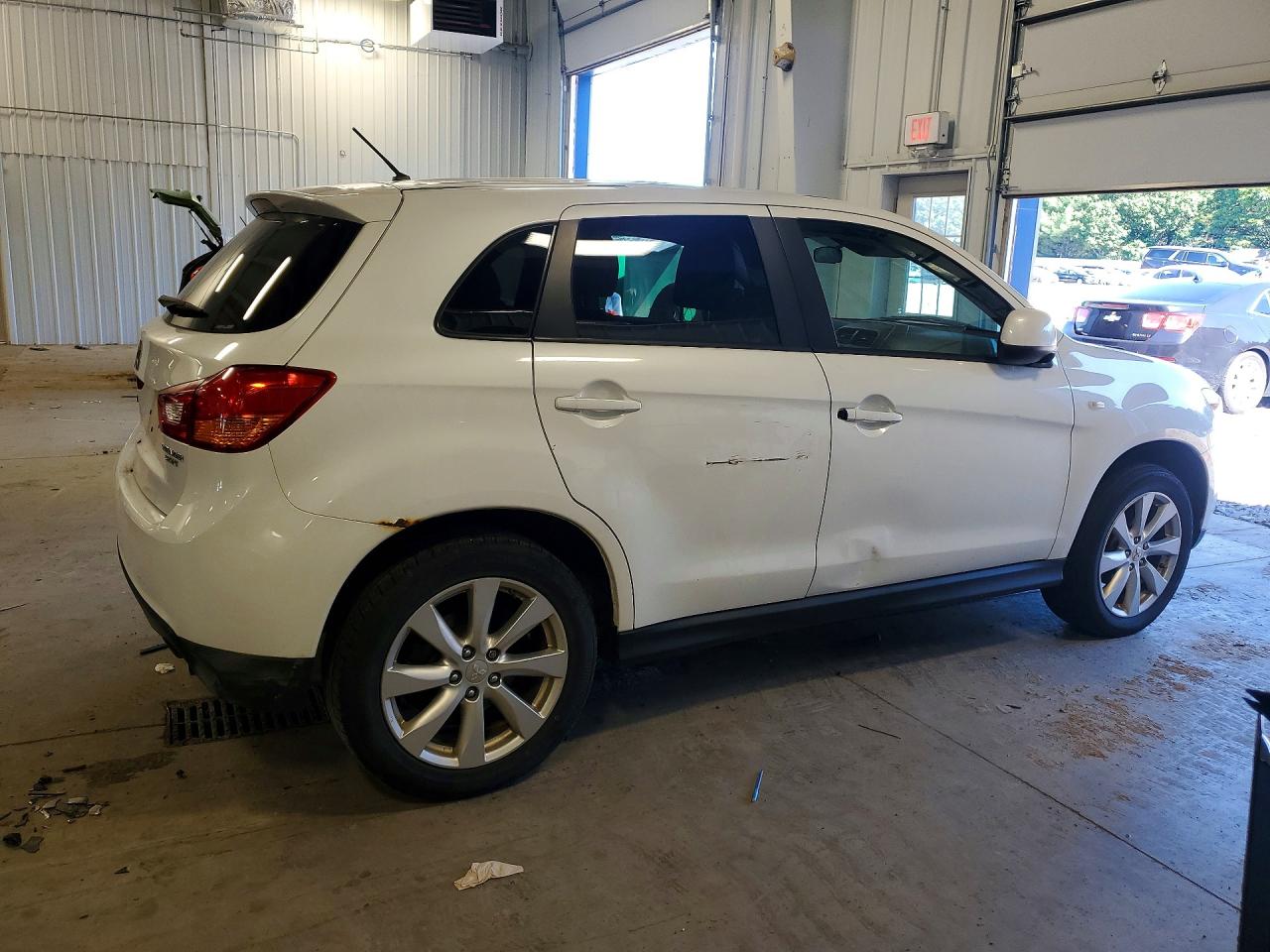 2015 Mitsubishi Outlander Sport Es Белый vin: 4A4AR3AUXFE004591