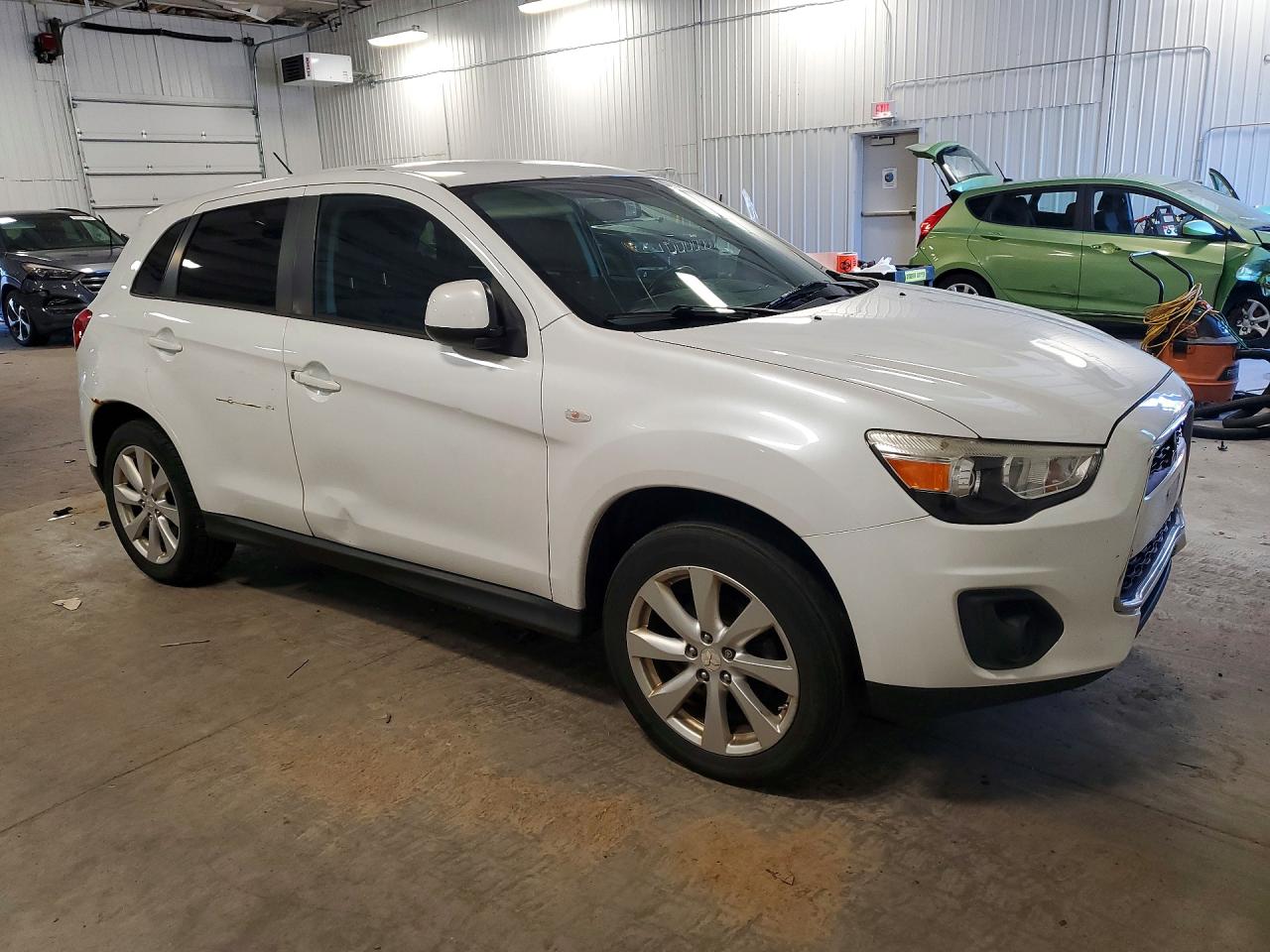 2015 Mitsubishi Outlander Sport Es Белый vin: 4A4AR3AUXFE004591