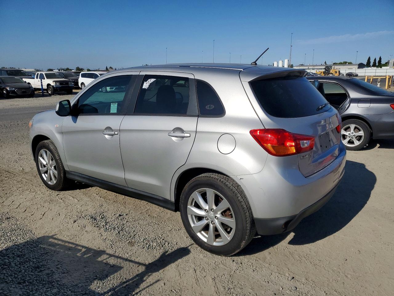 2015 Mitsubishi Outlander Sport Es Серебряный vin: 4A4AR3AUXFE039924