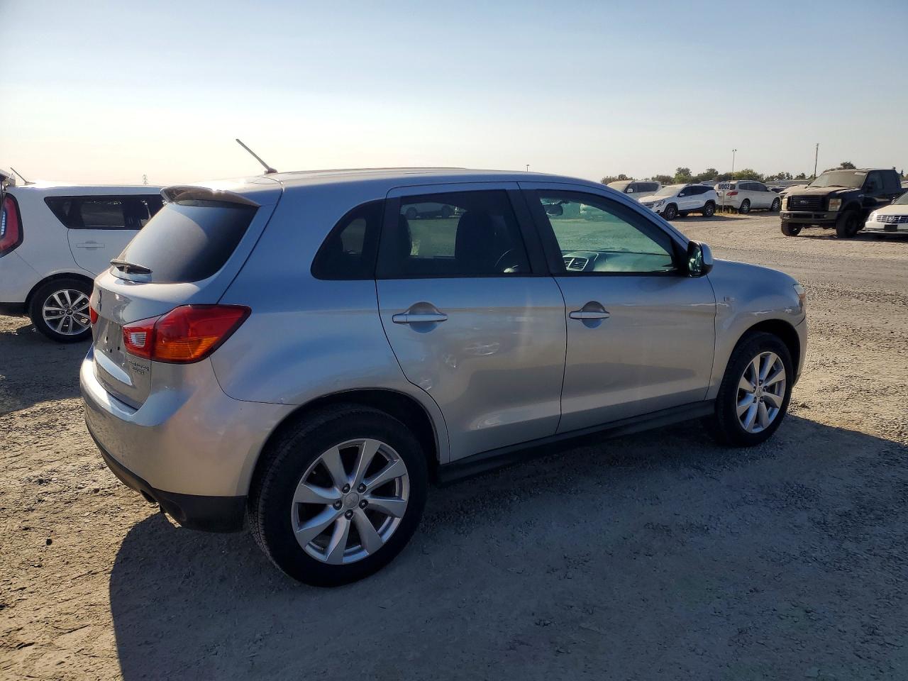 2015 Mitsubishi Outlander Sport Es Серебряный vin: 4A4AR3AUXFE039924