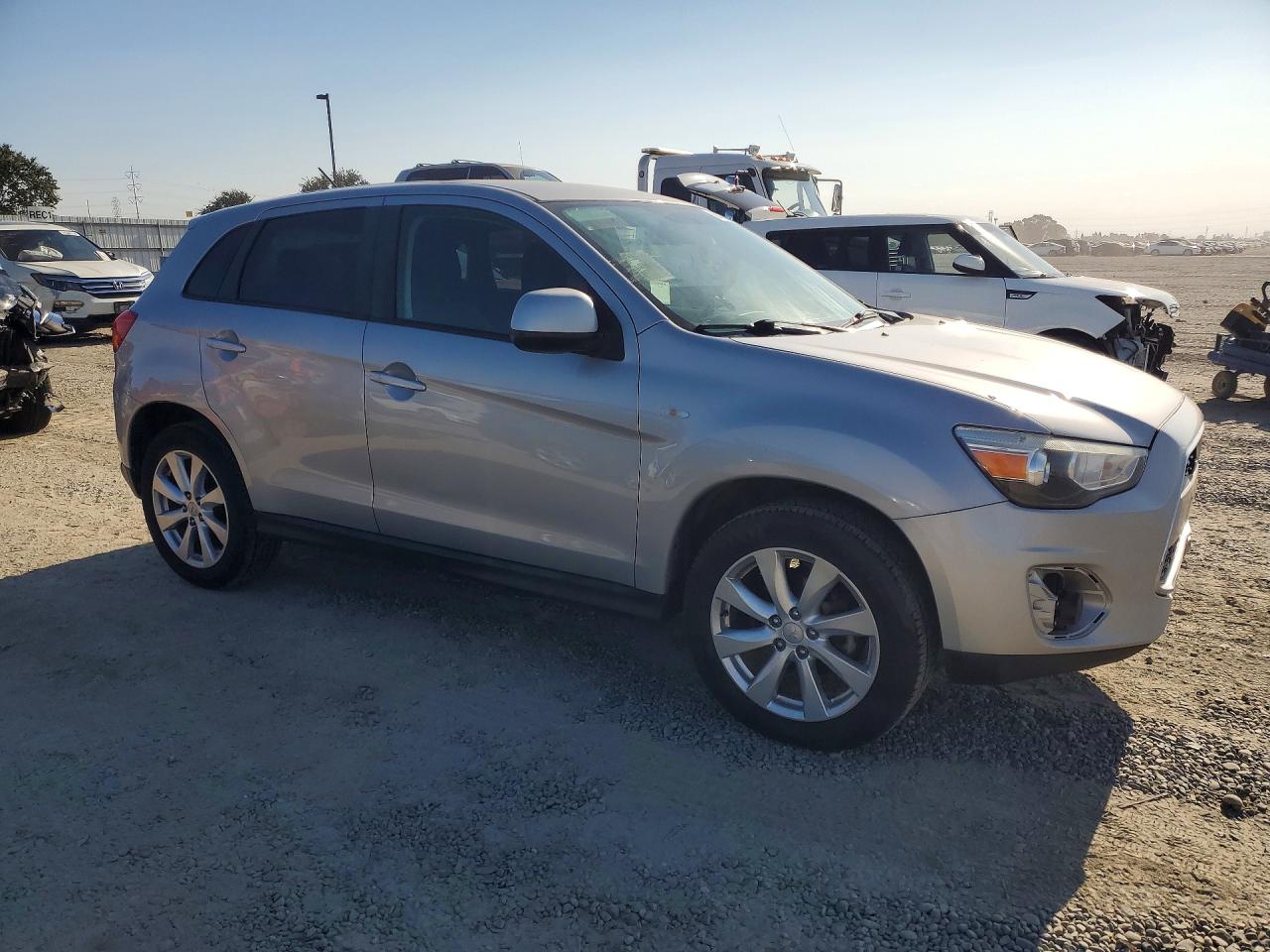 2015 Mitsubishi Outlander Sport Es Серебряный vin: 4A4AR3AUXFE039924