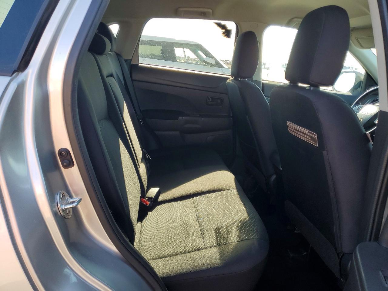 2015 Mitsubishi Outlander Sport Es Серебряный vin: 4A4AR3AUXFE039924