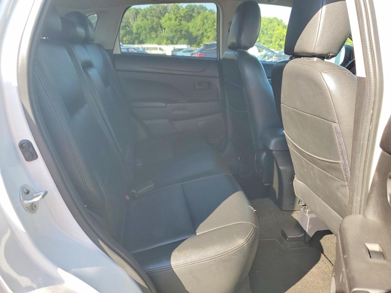 2015 Mitsubishi Outlander Sport Es White vin: 4A4AR3AW1FE059206