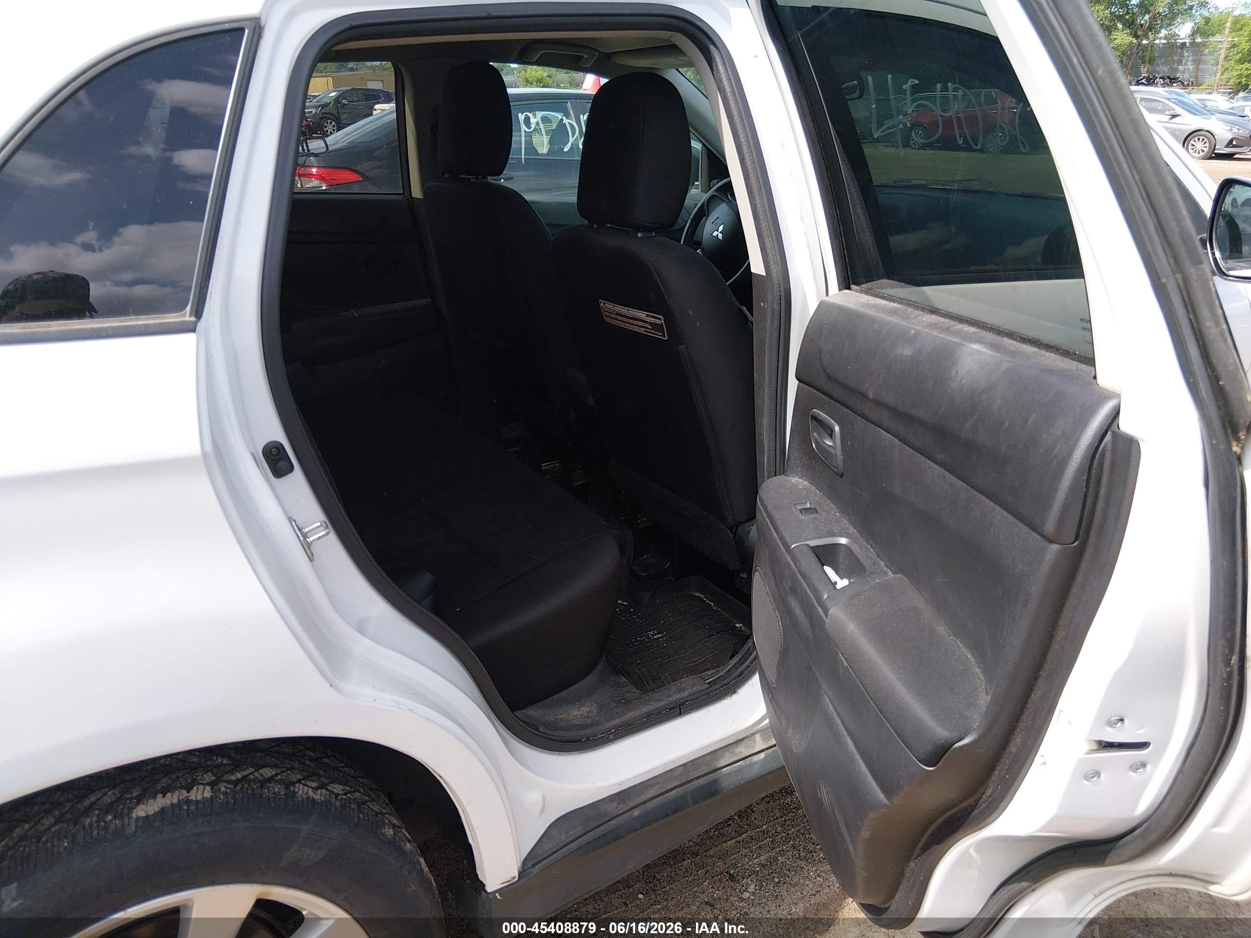 2015 Mitsubishi Outlander Sport Es Белый vin: 4A4AR3AW5FE025480
