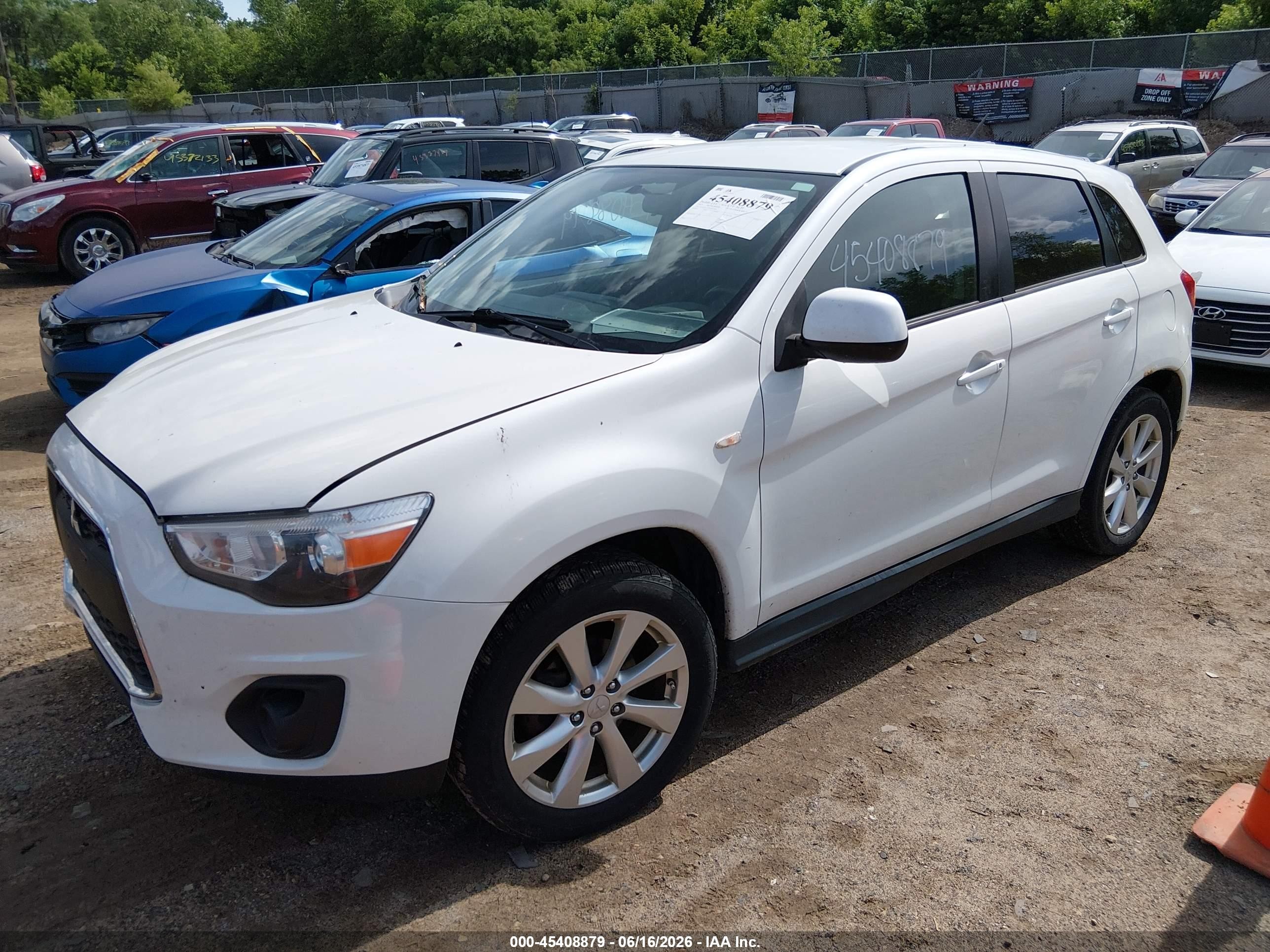 2015 Mitsubishi Outlander Sport Es Белый vin: 4A4AR3AW5FE025480