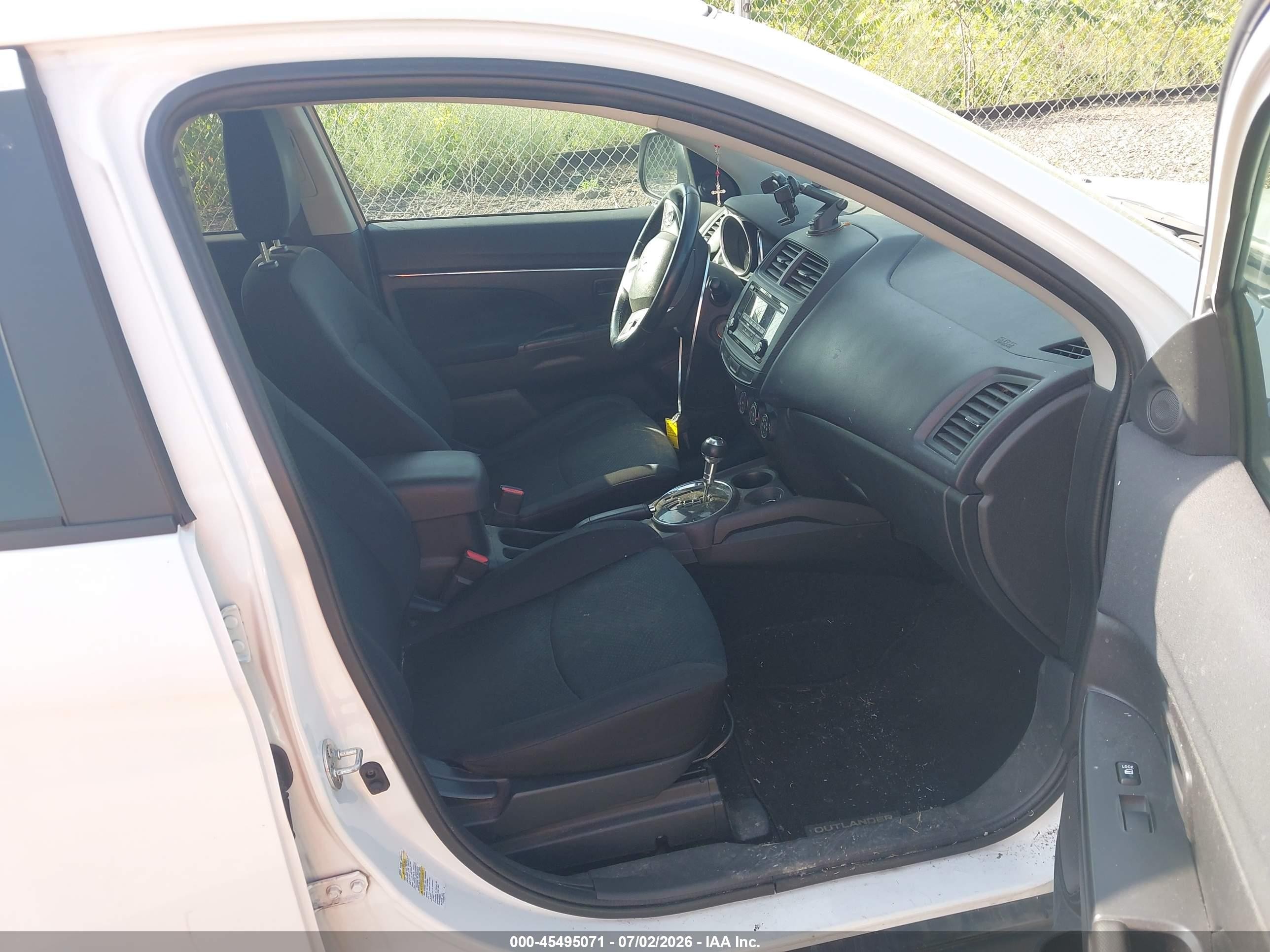 2015 Mitsubishi Outlander Sport Es White vin: 4A4AR3AW7FE055337